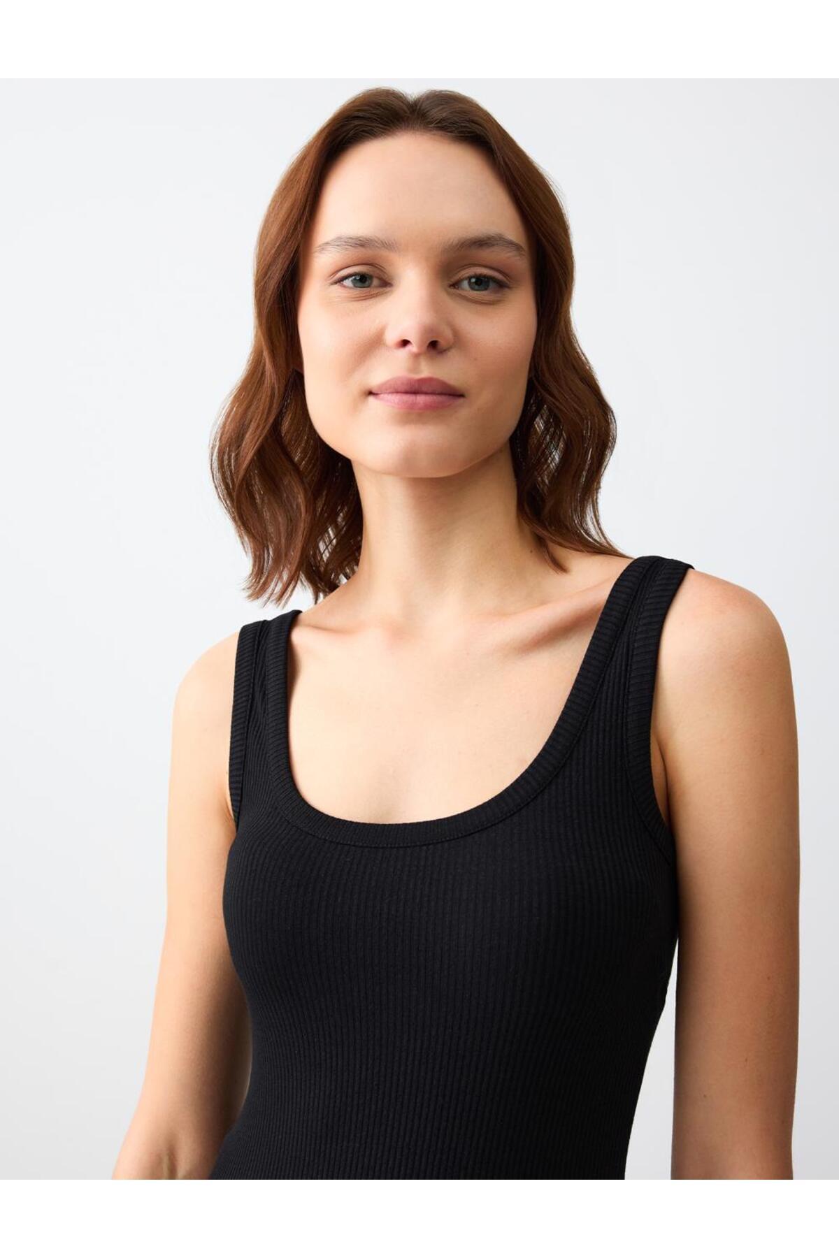 Jimmy Key-Black Slim Fit U-Neck Knitted Undershirt 1