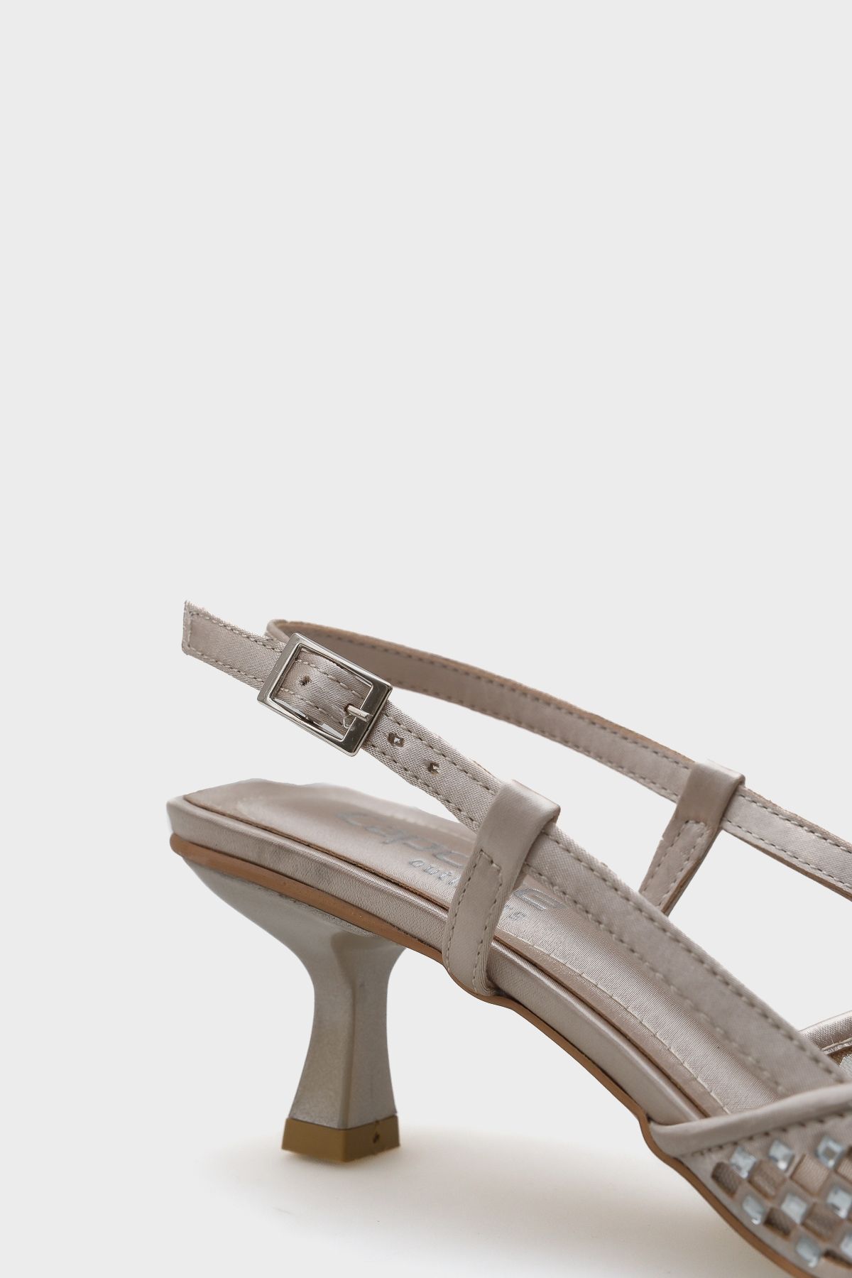Capone Outfitters-Olga Satin Stone Damenschuhe mit mittlerem Absatz und spitzer Zehenpartie und offenem Rücken 4