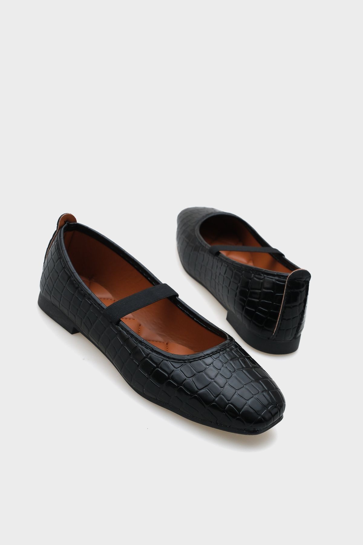 Capone Outfitters-Ballerinas für Damen aus schwarzem Lackleder mit Krokodilmuster - Modell mit Band 4