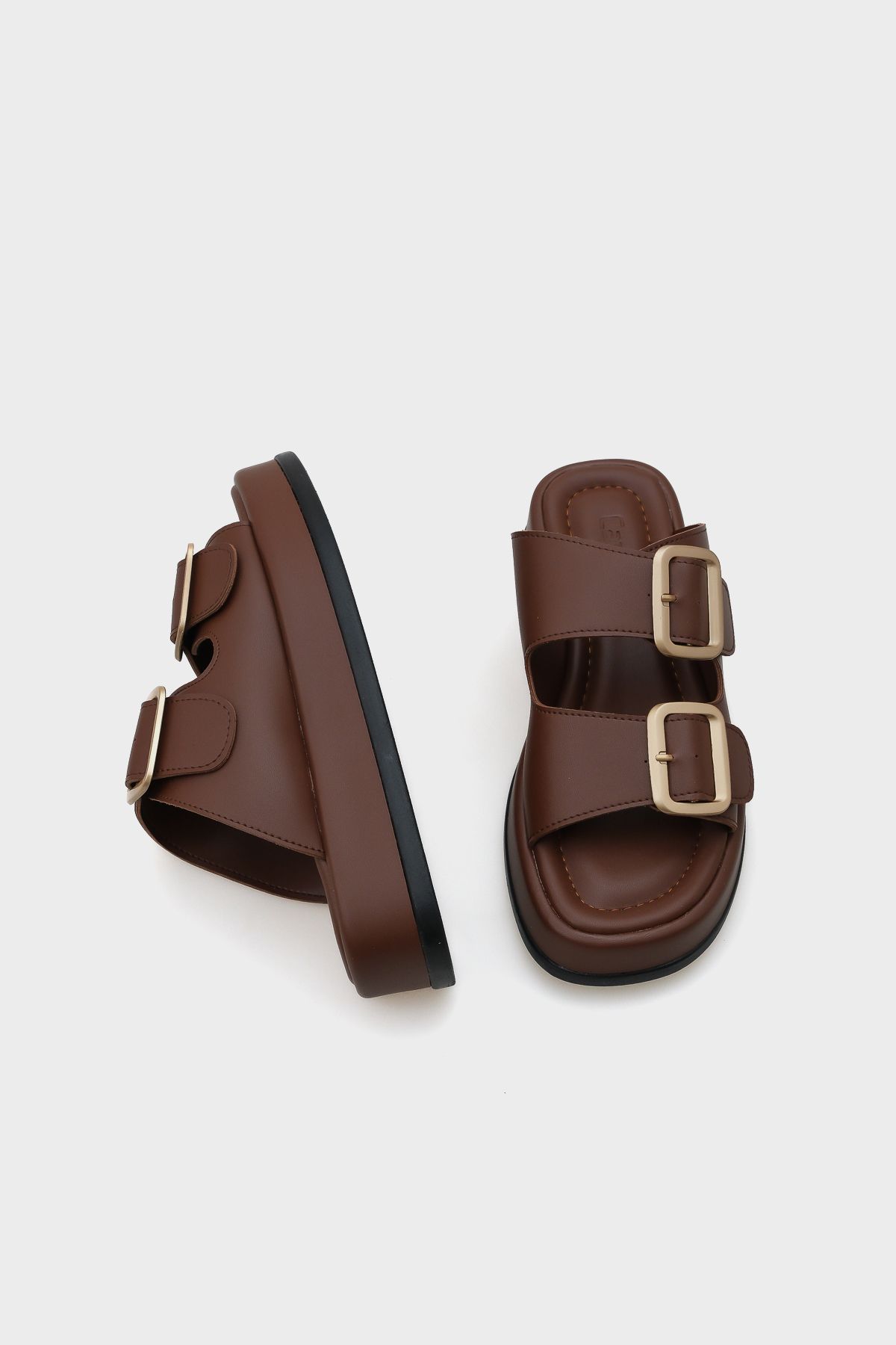 Capone Outfitters-Γυναικείες παντόφλες Marge Wedge με διπλή αγκράφα 3