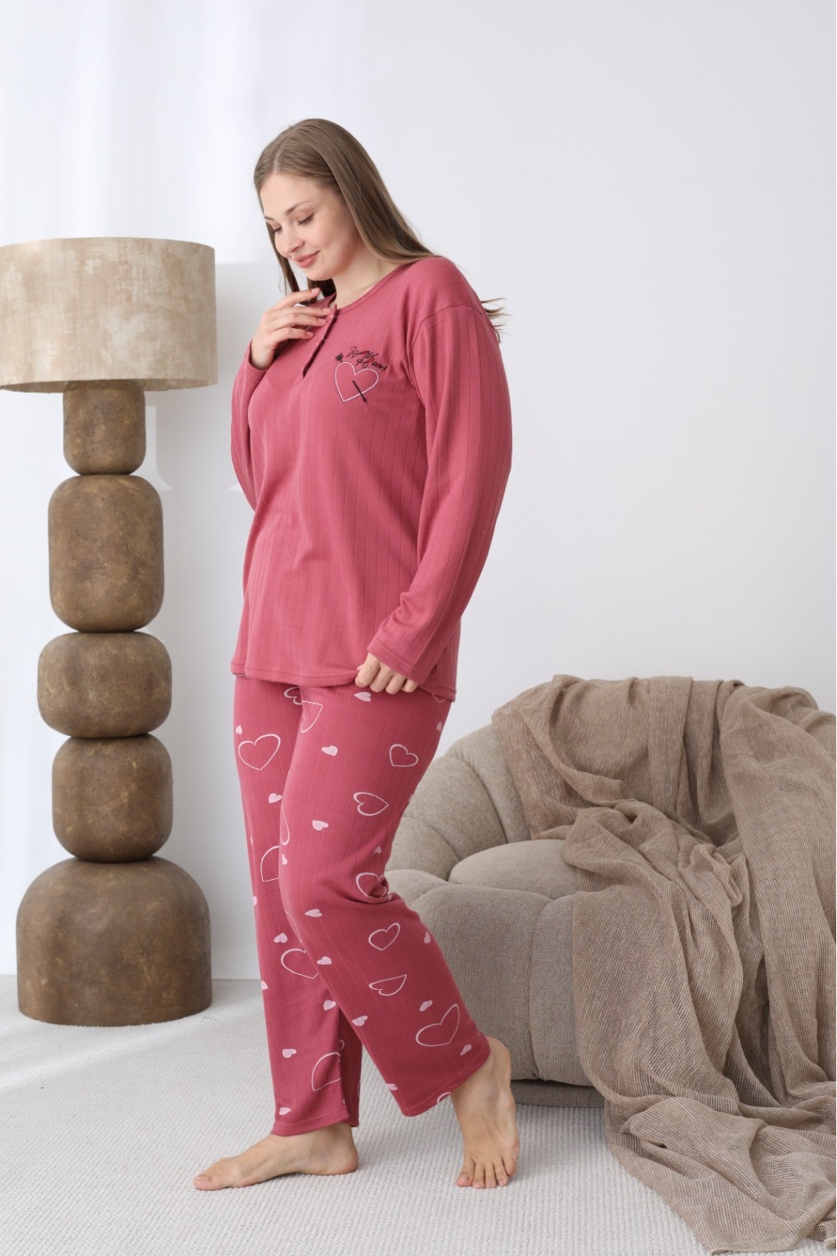 Temporium Kadın Kışlık Büyük Beden Nakışlı Desenli Yakası Düğmeli Uzun Kollu Pijama Takımı