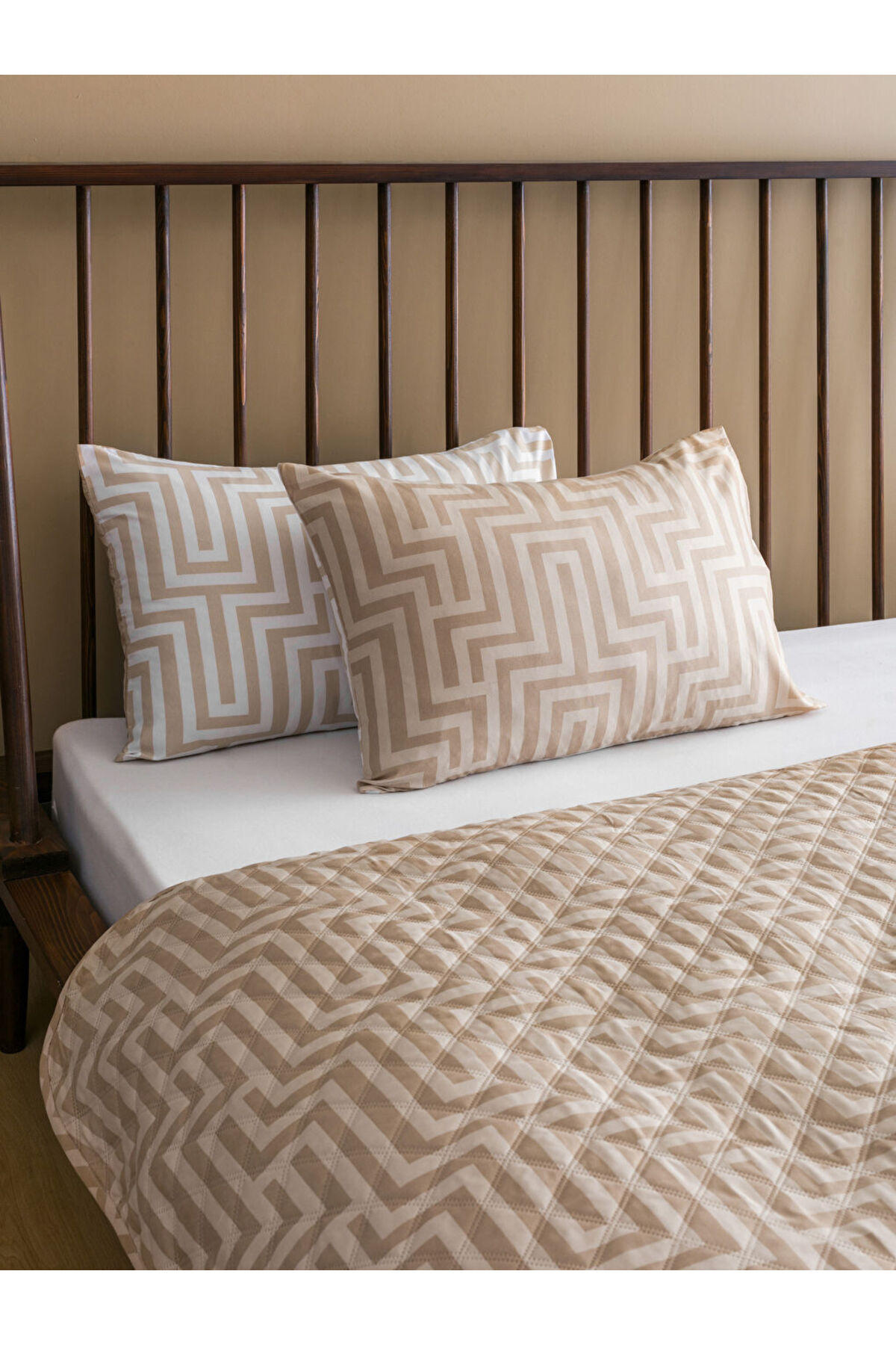 LC Waikiki-Create Your Style from Uzg Store |   Striped Patterned Double Bedspread 4