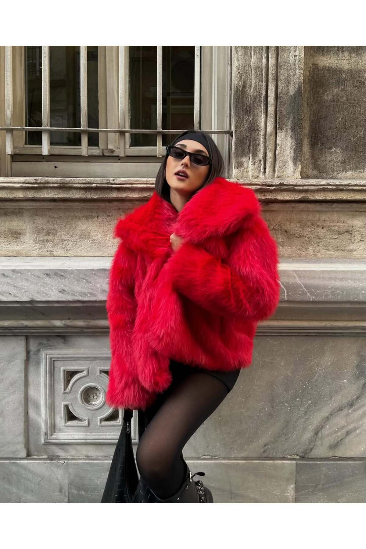 POP STORY-Premium Soft Textured Lined Oversized Red Fur 2