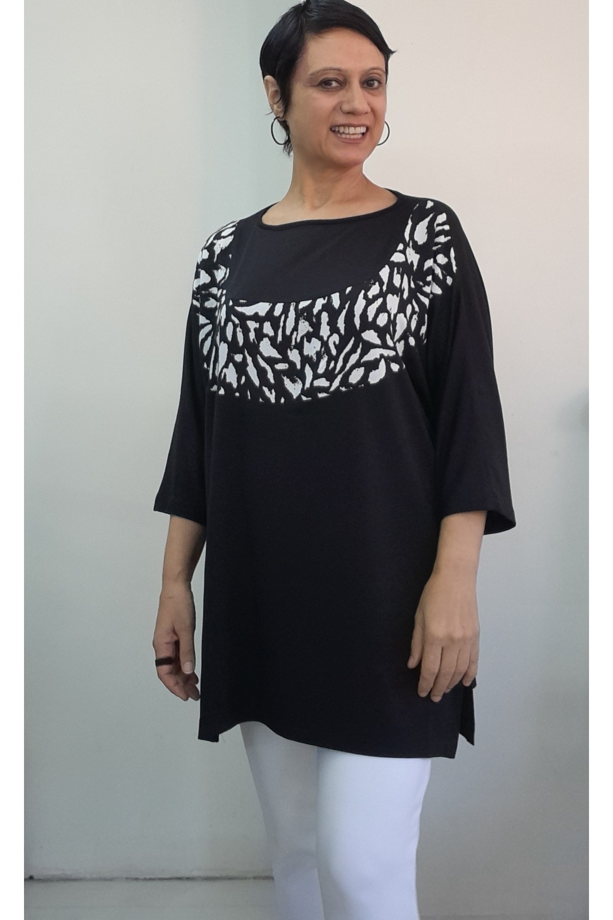 Mertcan Butik Siyah kayık yaka ön robası renk bloklu yarasa truvakar kol salaş penye viskon tişört
