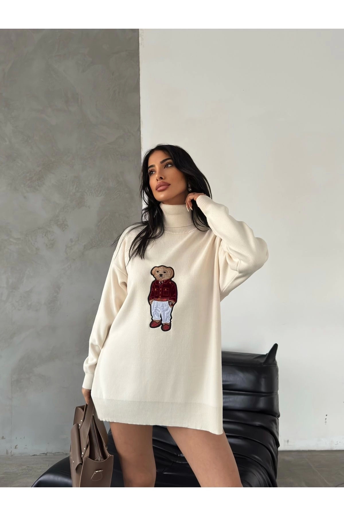 URİS  Kadın Ekru Oversize Ayıcıklı Oversize Balıkçı Yaka Triko Kazak