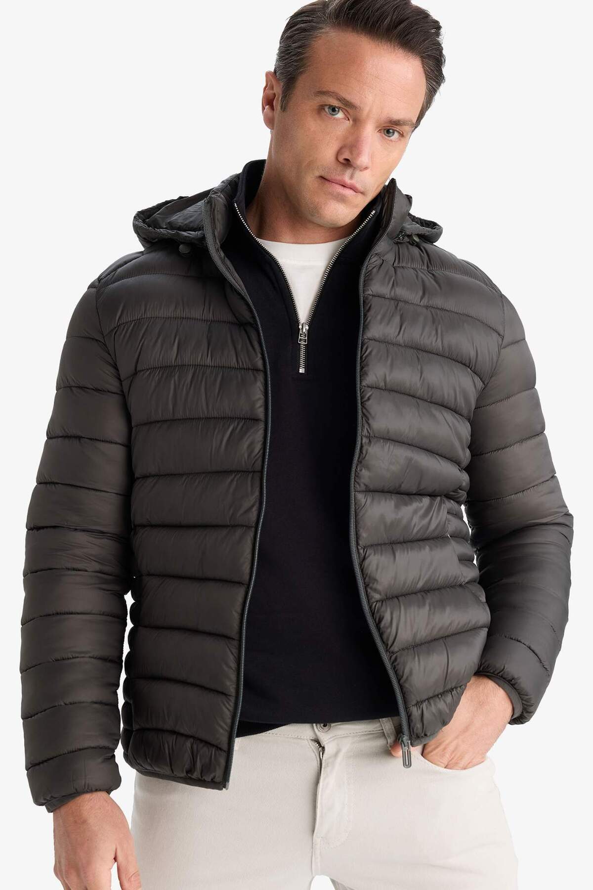 دفاکتو کاپشن پفی سبک وزن دافع آب جیب زیپ دار فصلی N4661AZ24AU Slim Fit Slim Cut Hooded