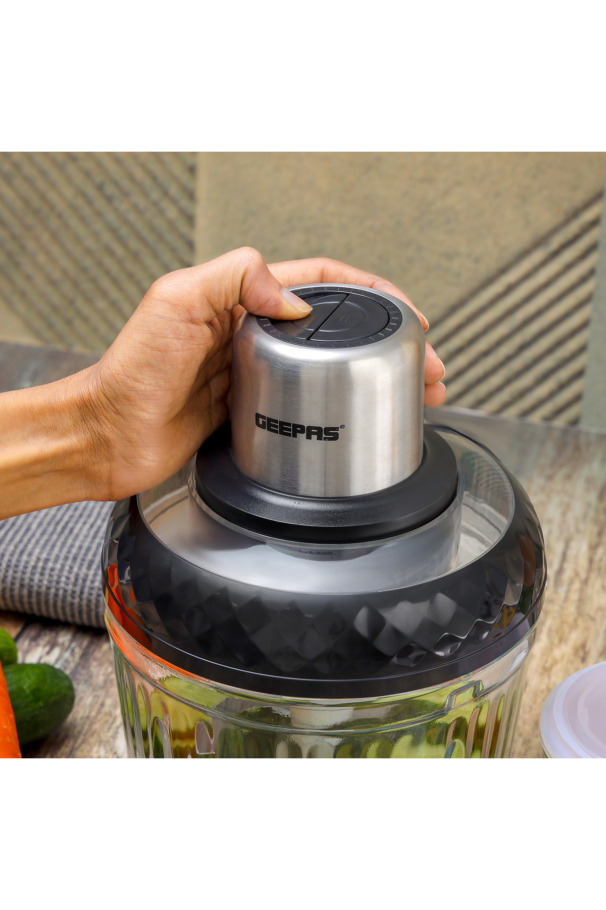 Geepas-Multi Chopper- GMC42030 500W, with 2 Cups, 2.5 and 0.3 liters, Multi-Purpose Chopping Machine 2