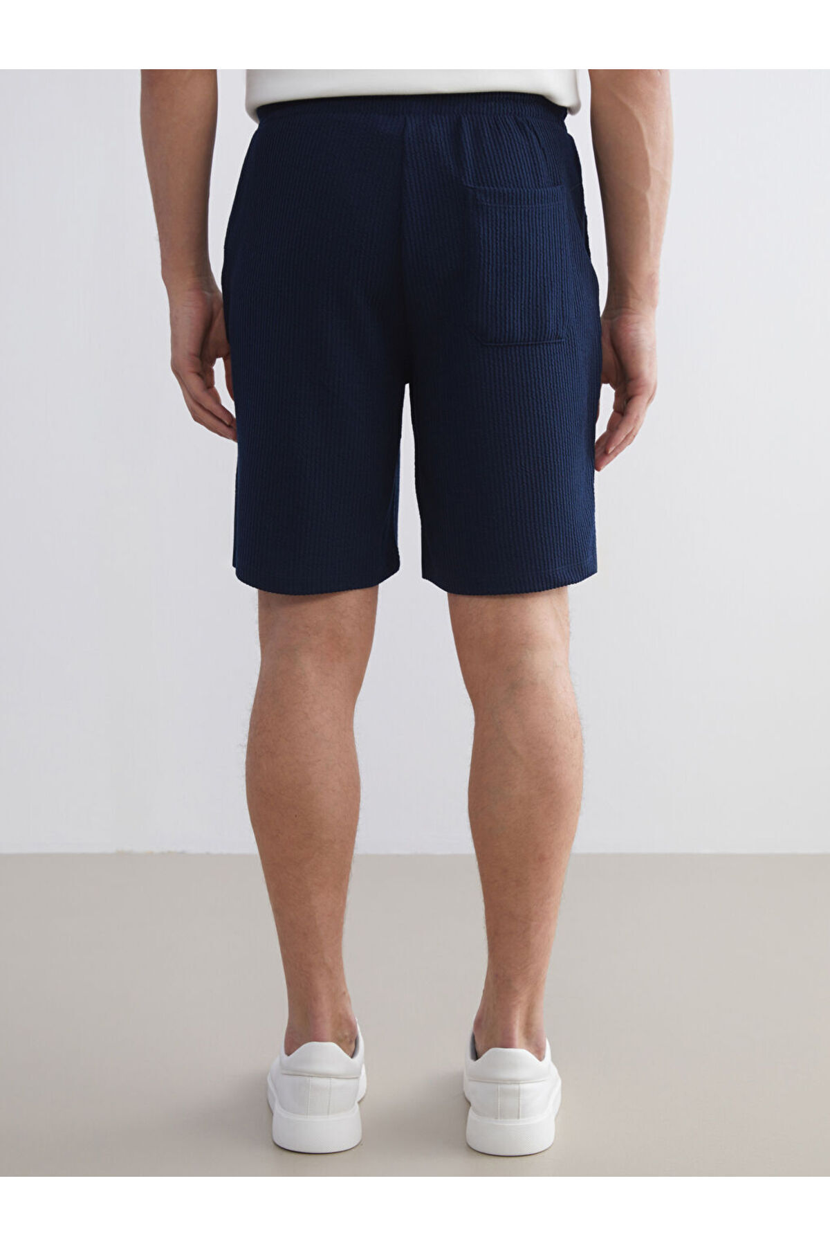 LC Waikiki-Create Your Style from Uzg Store |   Standard Fit Men's Shorts 4