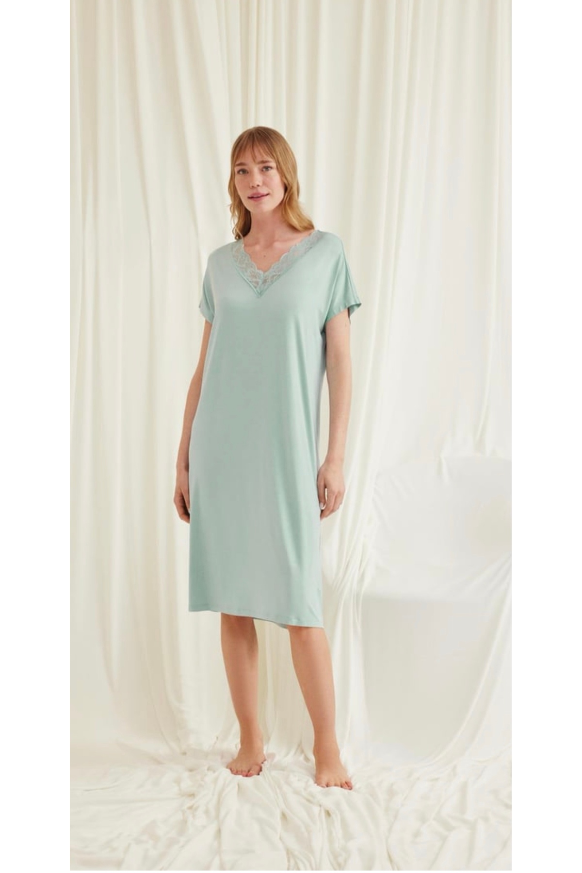 NightLove Monamise Yakası Dantelli Kısa Kollu Gecelik 18591