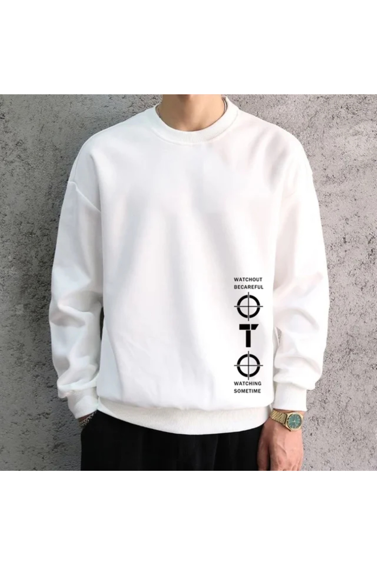 تي شيرت جرافيك أسود بأكمام طويلة