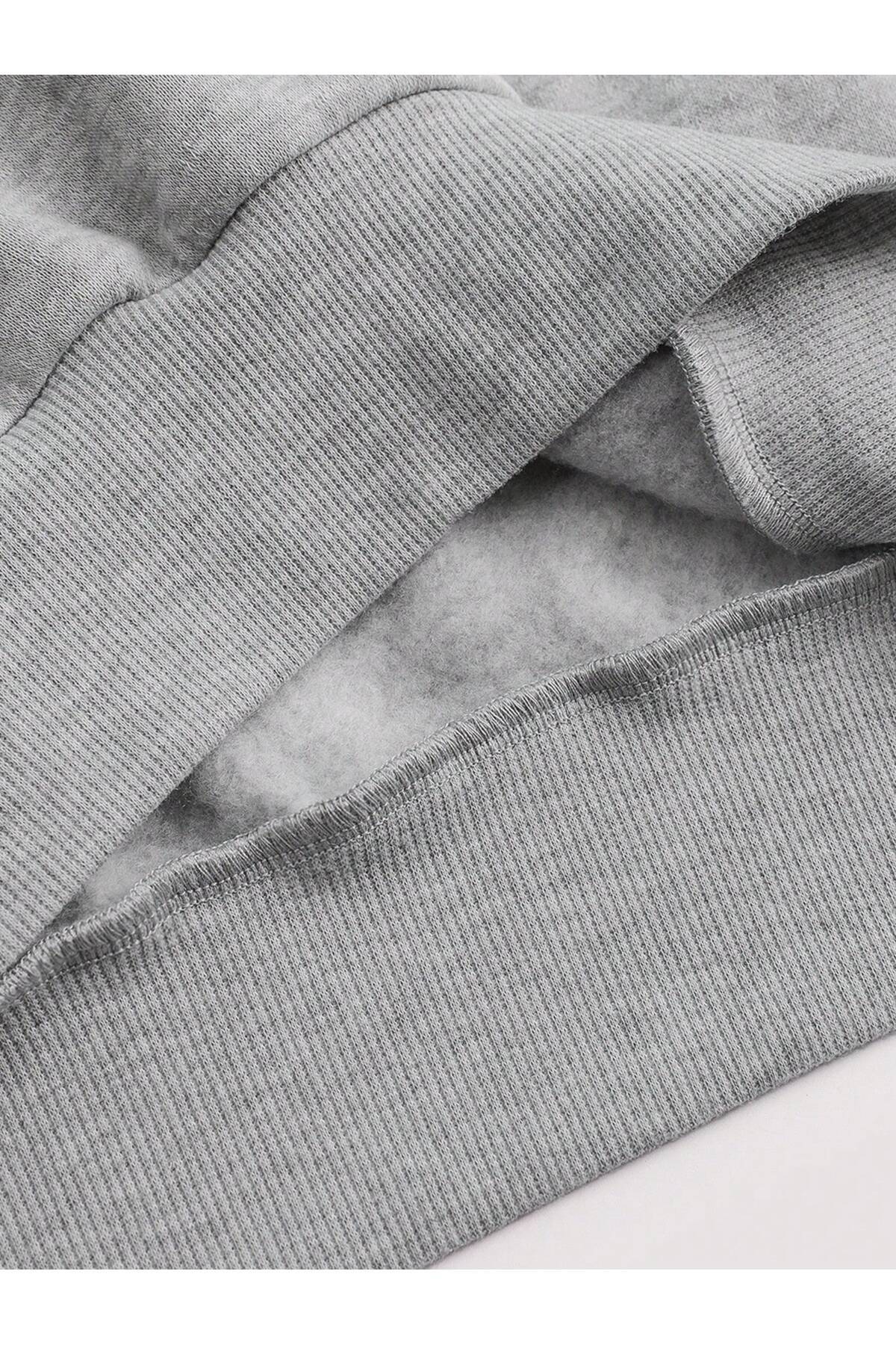 سويت شيرت صوف حراري بطبعة حروف