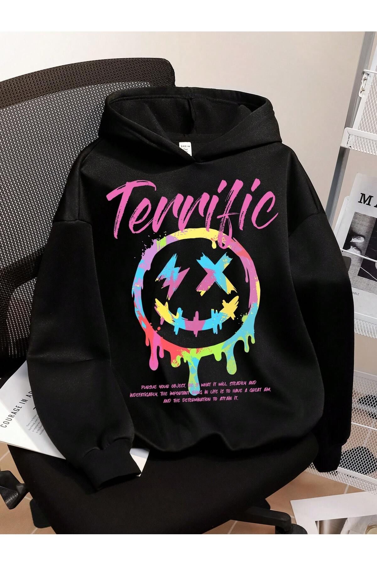 هودي أسود كبير الحجم بطبعة وجه مبتسم ملون