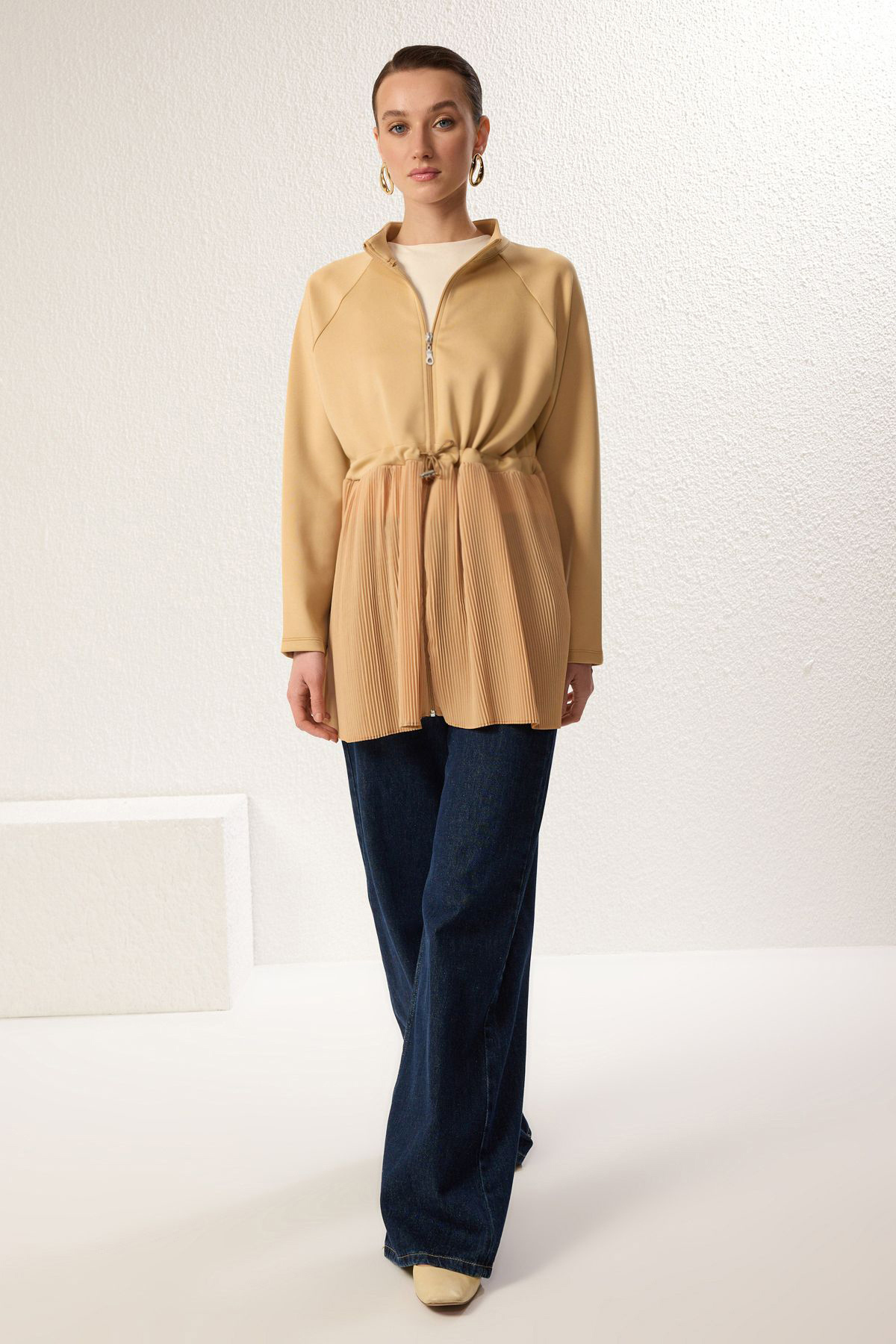 Trendyolmilla Modest Bej Dalgıç/Scuba Etek Ucu Piliseli Fermuarlı Dokuma Tunik TCTSS24UK00035