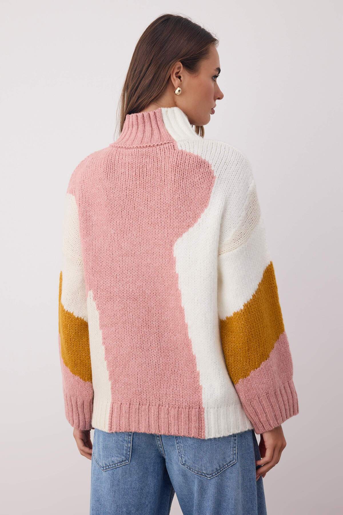 Trendyol Collection Rosa, weich strukturierter, farbblockierender, weit geschnittener Strickpullover TWOAW20XS0047