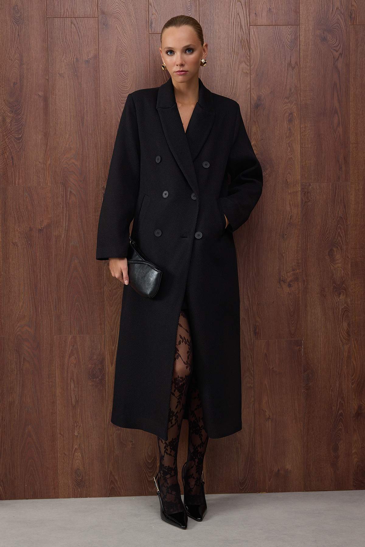 Trendyol Collection Kolekcja specjalna Czarny diagonalny płaszcz oversize z podwójnym zapięciem TWOAW26KB00045