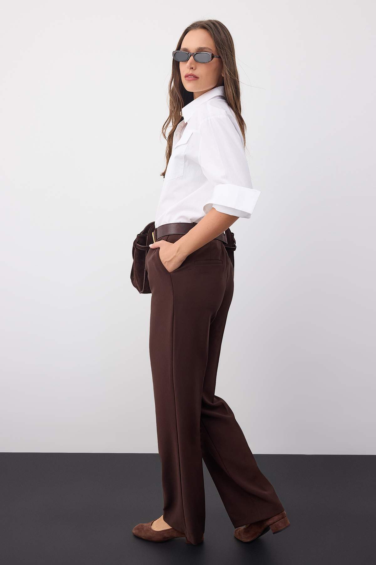 Trendyolmilla  Wardrobe Essentials Koyu Kahverengi İçten Bel Ayarlamalı Geniş Paça Pantolon | TWOAW26PL00028 - Görsel 3