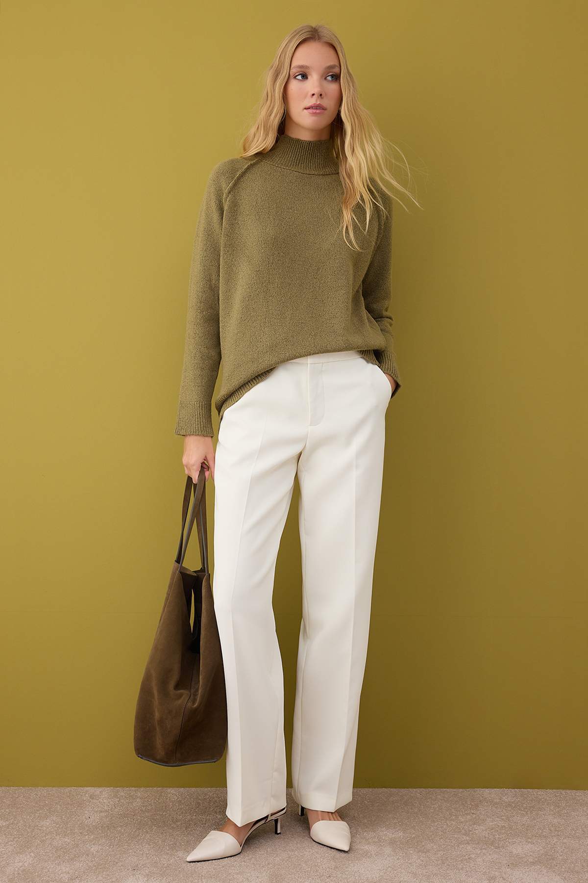 Trendyolmilla  Haki Yumuşak Dokulu Geniş Kalıp Triko Kazak TWOAW26KZ00191 - Görsel 2