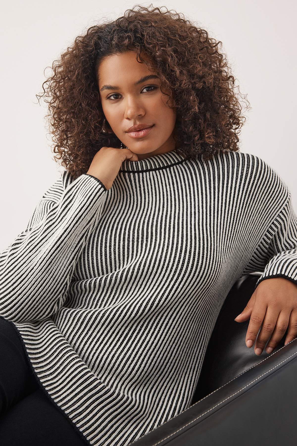 Trendyolmilla Curve Siyah Fitilli Bisiklet Yaka Triko Kazak TBBAW26AN00035