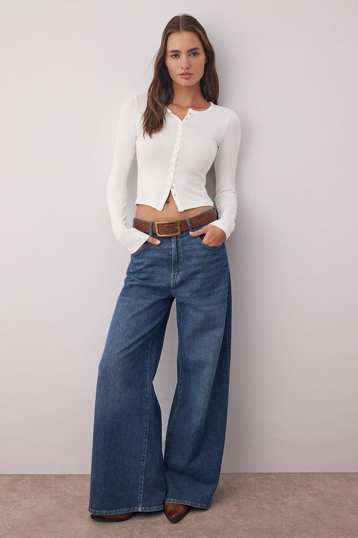 Trendyolmilla  Ekru Önü Full Çıtçıtlı Fitted/Vücuda Oturan Örme Bluz TWOAW26BZ00193 - Görsel 2