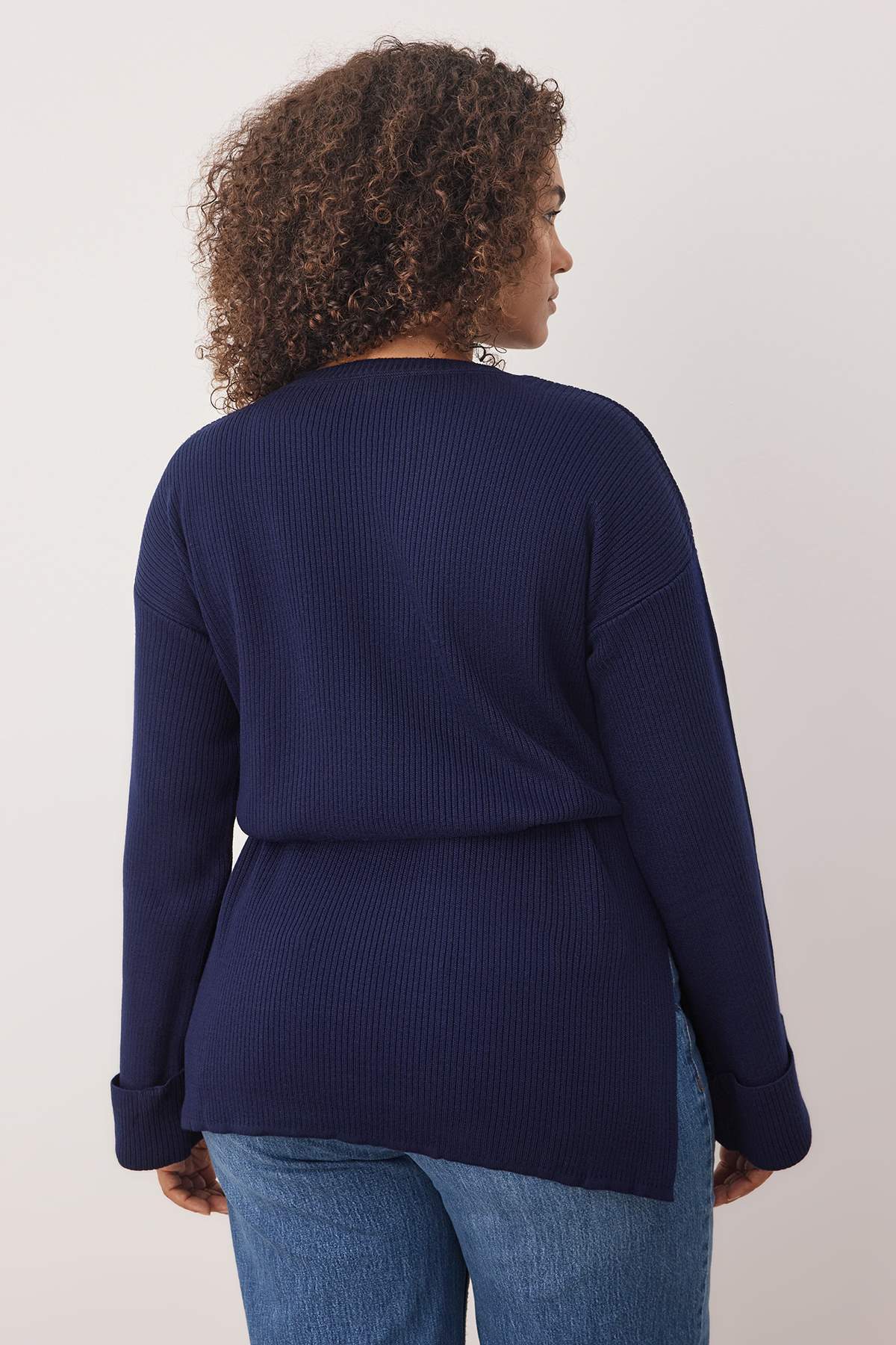 Trendyol Curve Granatowy sweter z paskiem w talii, długi, dzianinowy TBBAW26AN00038