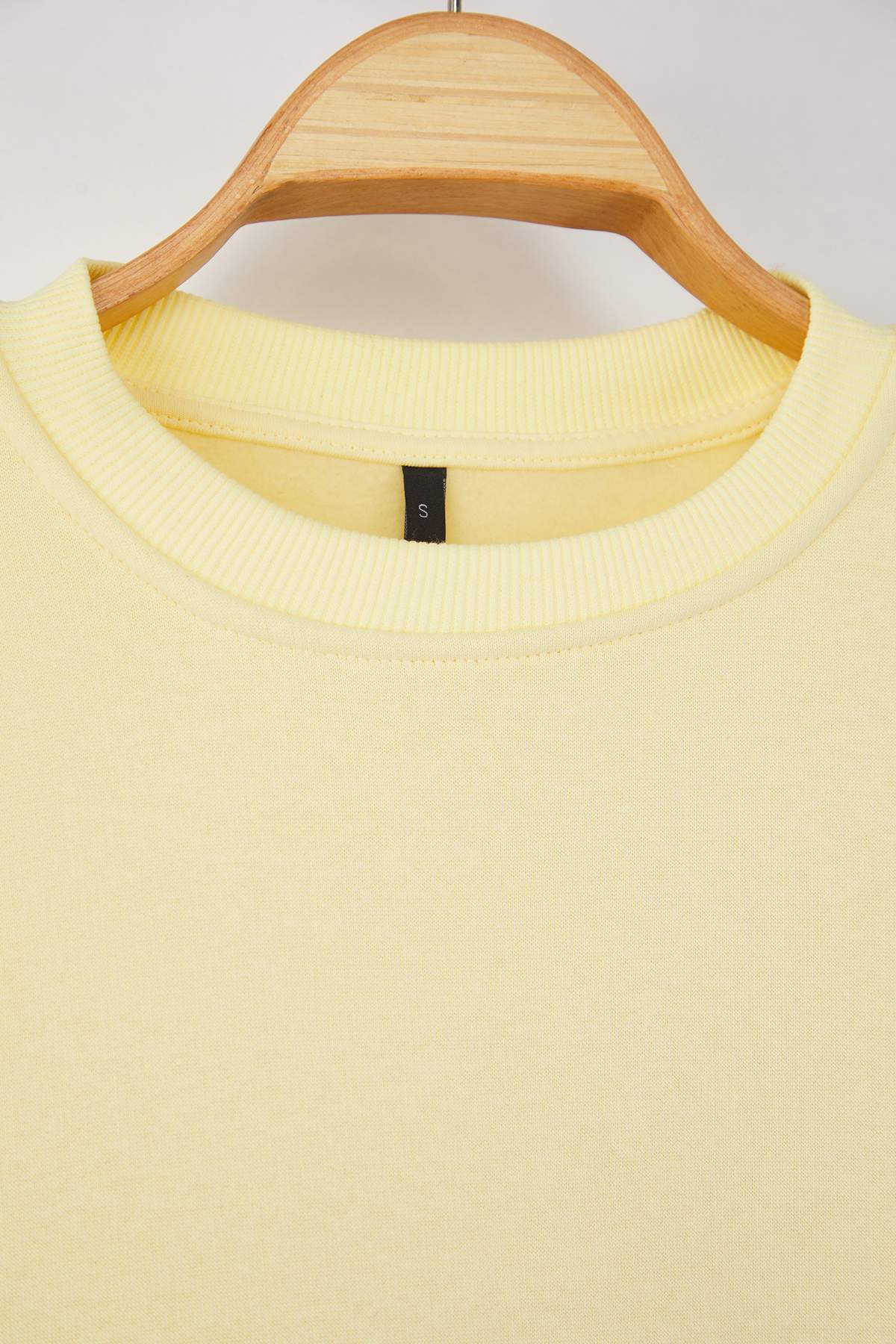 Trendyolmilla  Açık Sarı Oversize/Rahat Kesim Basic Bisiklet Yaka Kalın/İçi polarlı Örme Sweatshirt TWOAW24SW00102 - Görsel 6