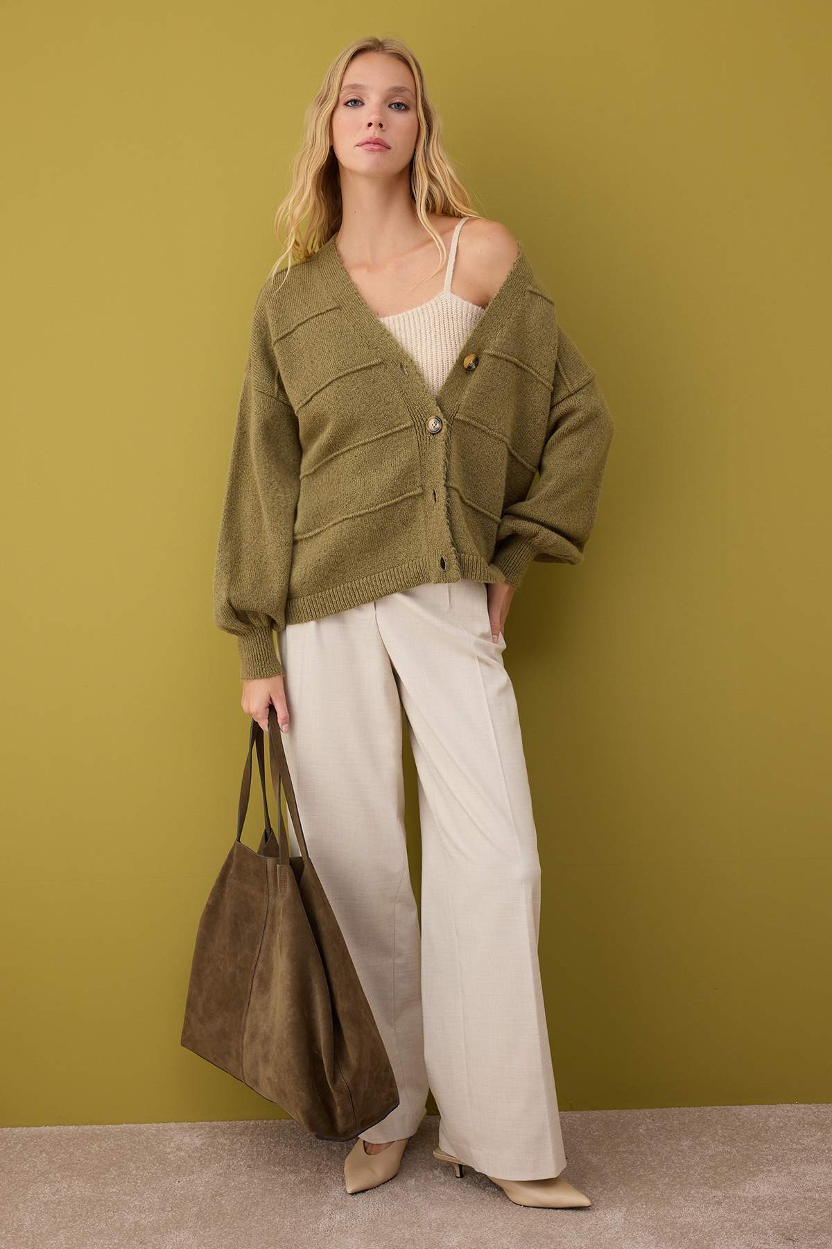 Trendyolmilla  Haki Yumuşak Dokulu Geniş Kalıp Triko Hırka TWOAW26HI00206 - Görsel 2