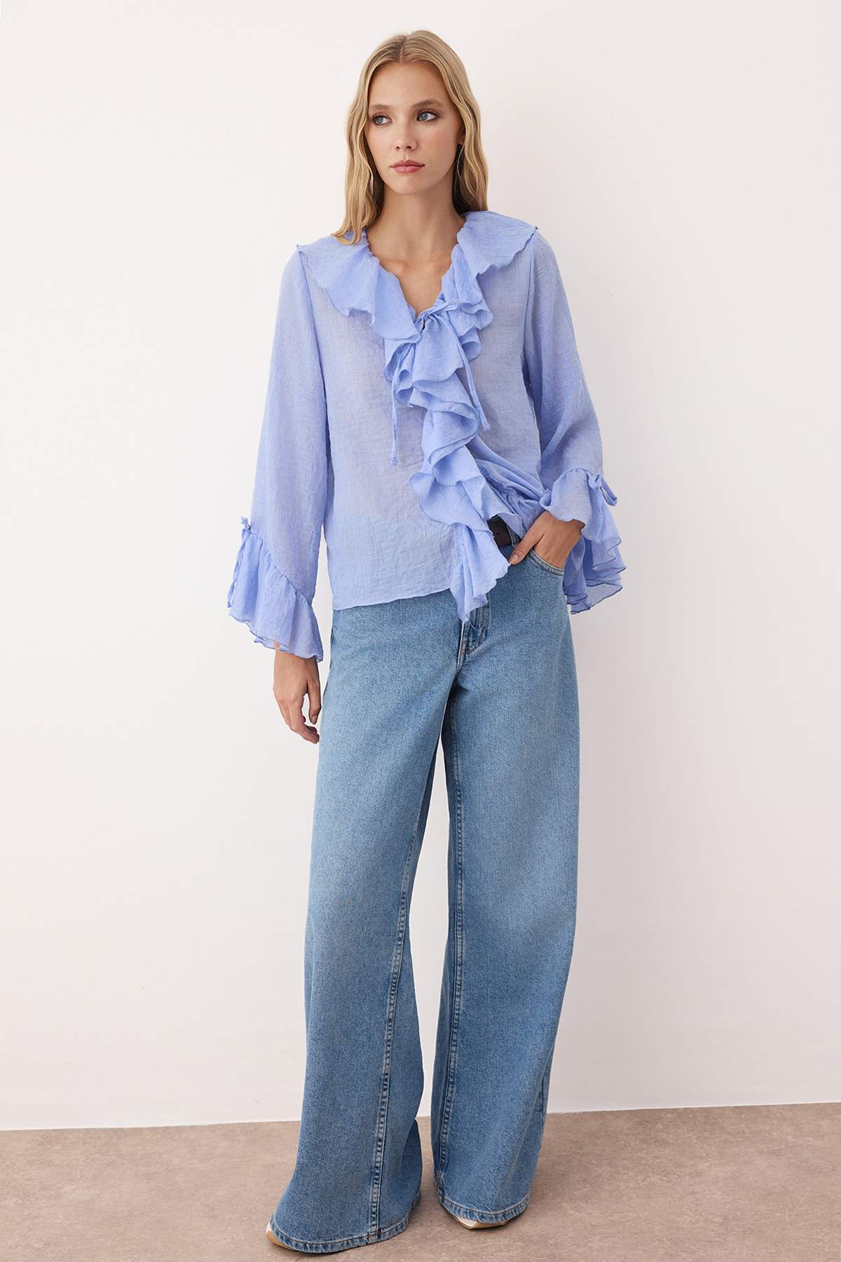 Trendyolmilla  Mavi Fırfırlı Bohem İnce Pamuklu Kumaş Uzun Kol Dokuma Bluz TWOSS25BZ00551 - Görsel 2