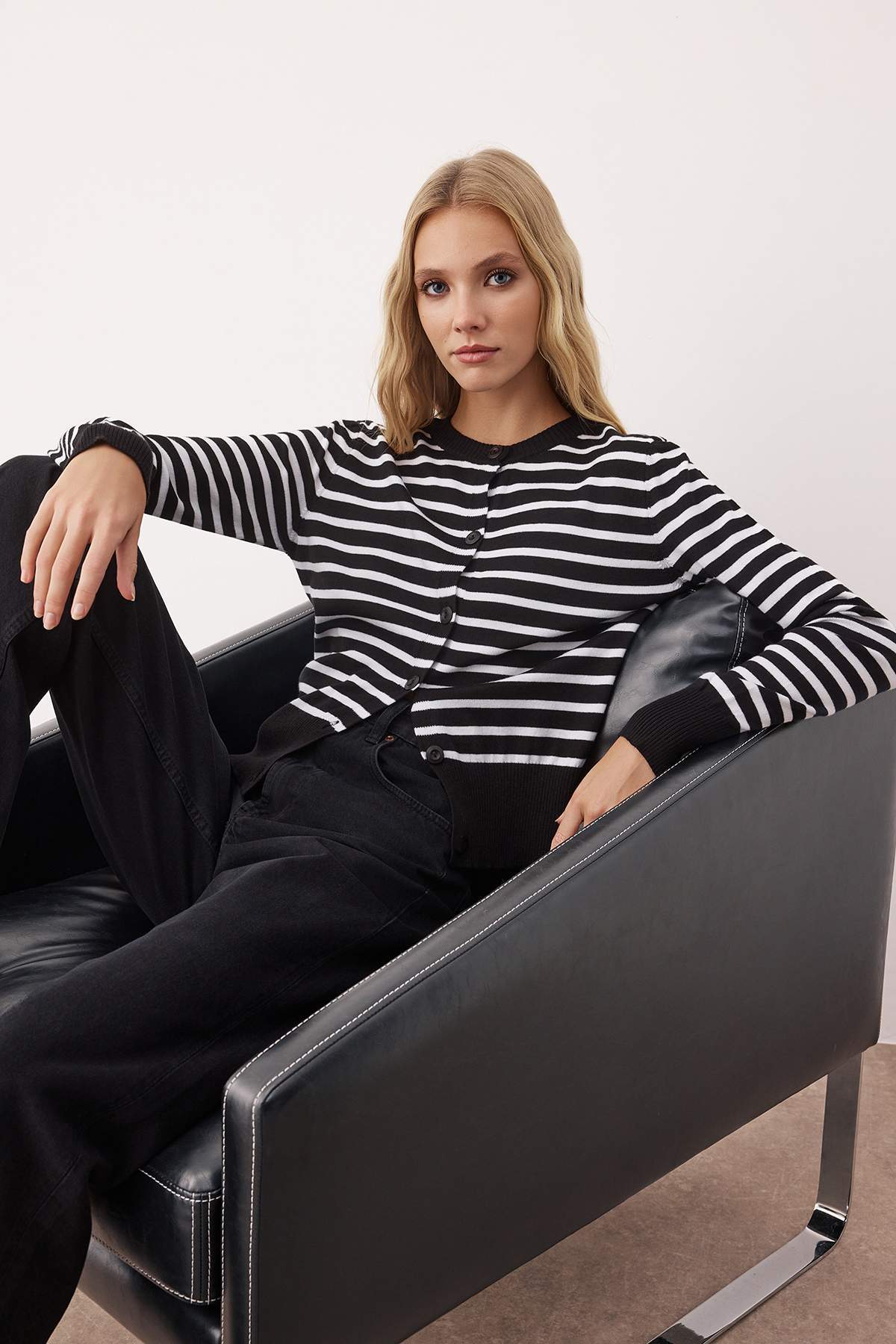 Trendyolmilla  Siyah Pamuk Karışımlı Basic Triko Hırka TWOAW26HI00187