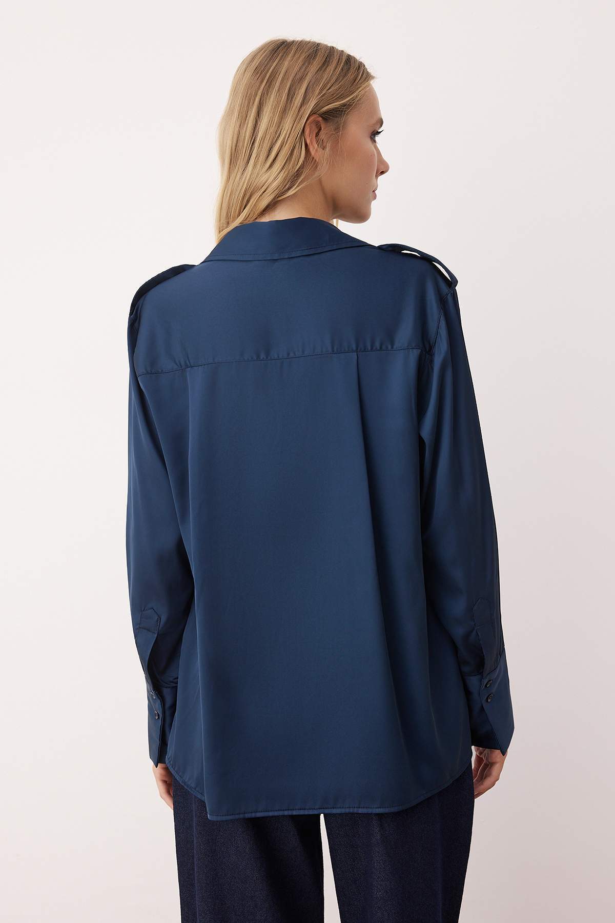 Trendyolmilla  Lacivert Apoletli Saten Gömlek TWOAW26GO00039 - Görsel 4