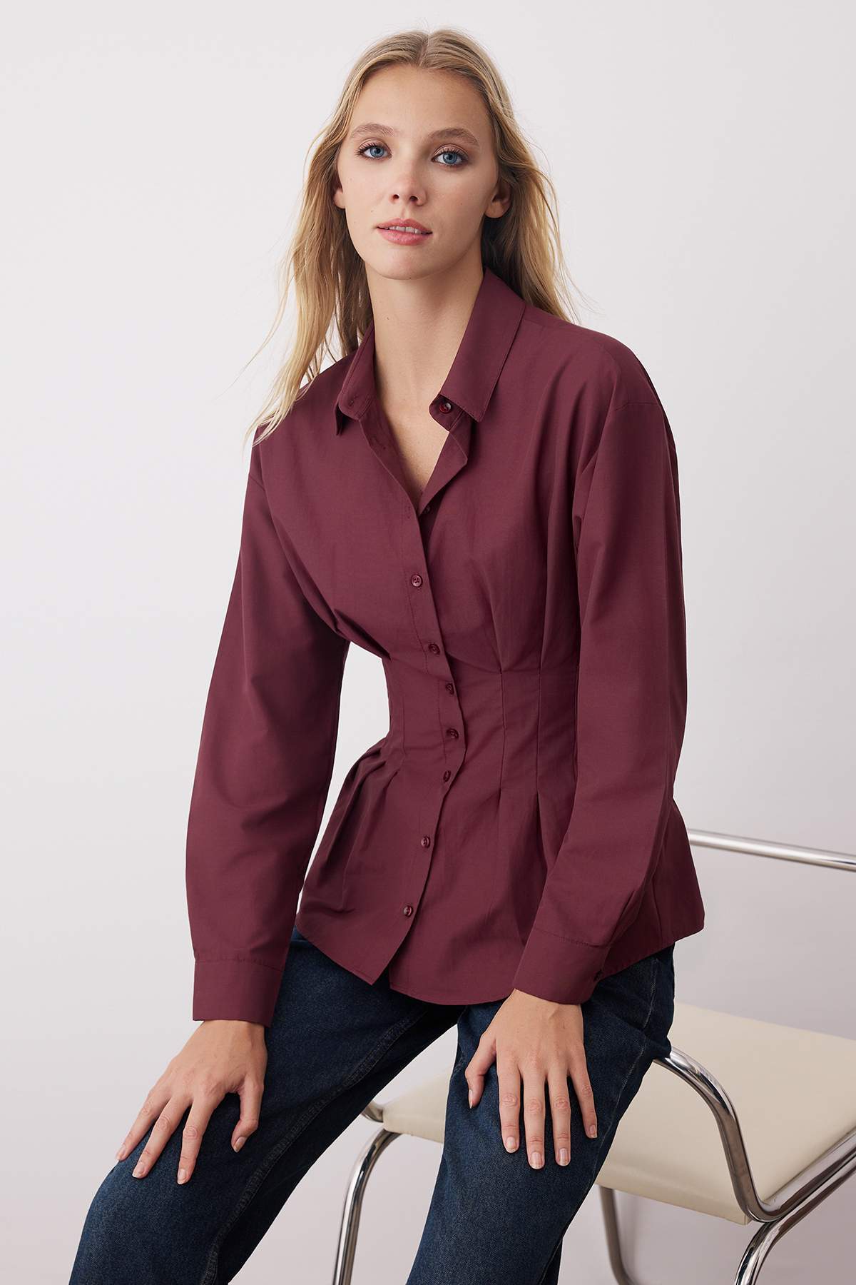 Trendyolmilla  Bordo Bele Oturan Gipe Detaylı Gömlek TWOAW26GO00008 - Görsel 2