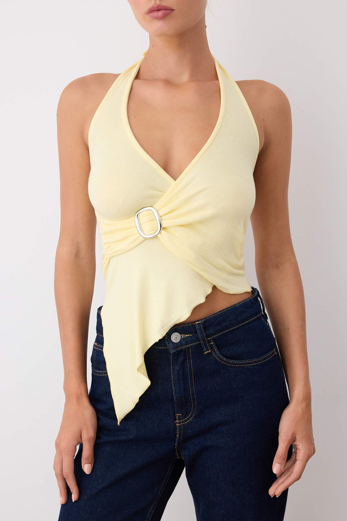 Trendyolmilla  Açık Sarı Kruvaze Yaka Aksesuar Detaylı Örme Party Bluz TPRSS25BZ00048 - Görsel 3