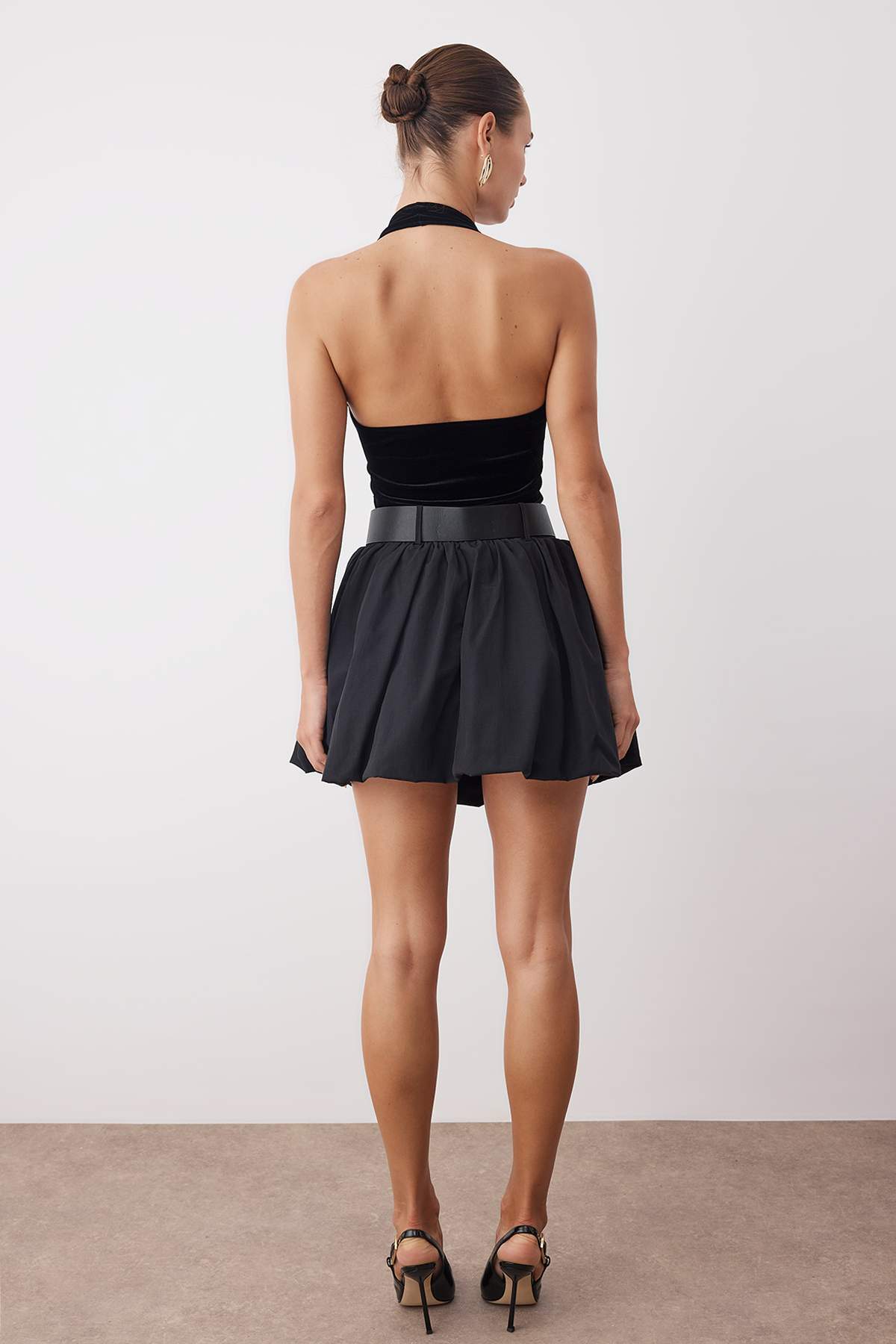 Trendyolmilla  Siyah Şort Astarlı Kemerli Ekstra Kısa/Süper Mini Etek TPRAW26ET00003 - Görsel 4