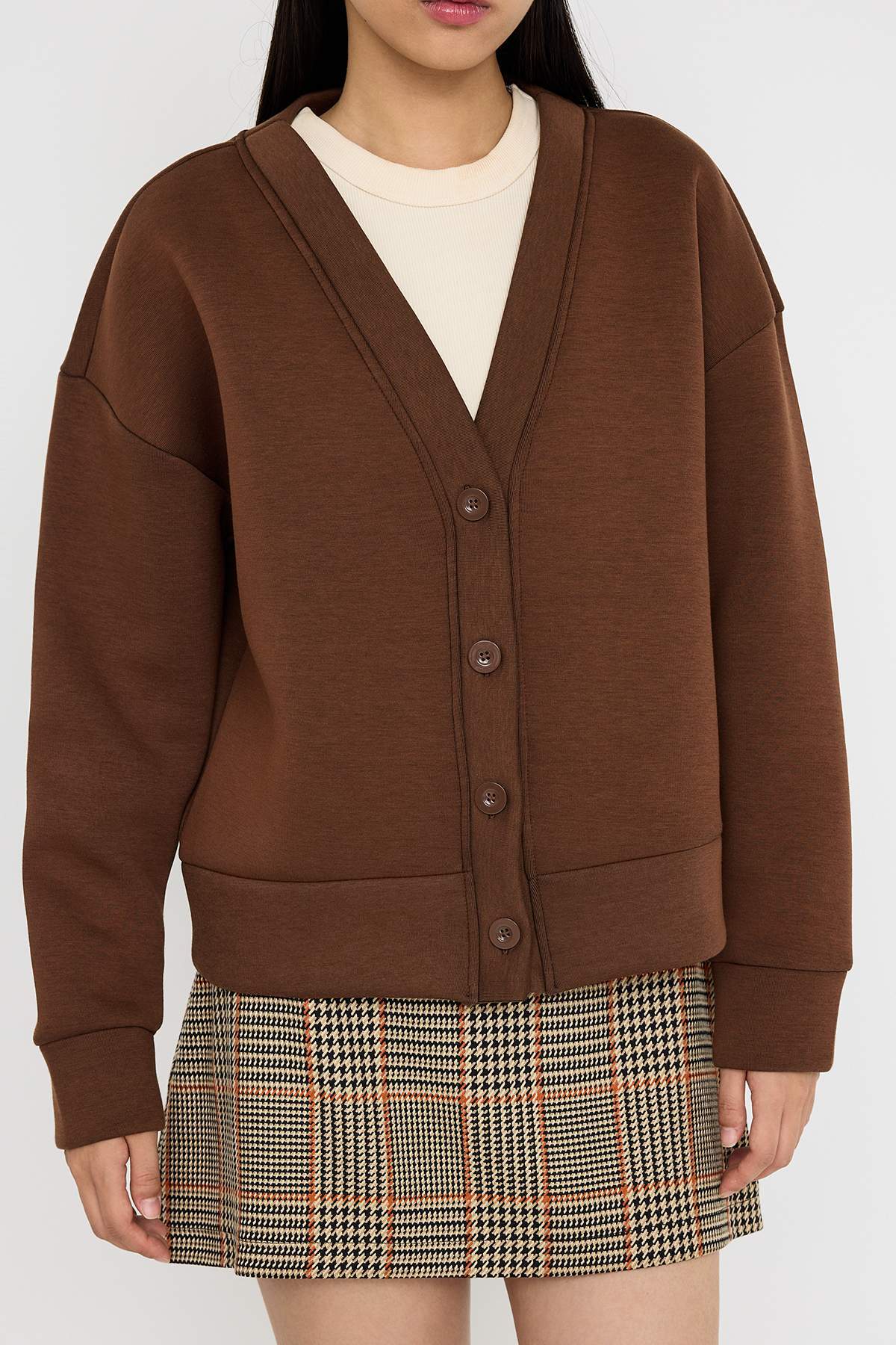 Trendyolmilla  Kahverengi Oversize/Geniş Kalıp V yaka Full Düğme Kapama Kalın Esnek Örme Sweatshirt TWOAW26SW00013 - Görsel 3