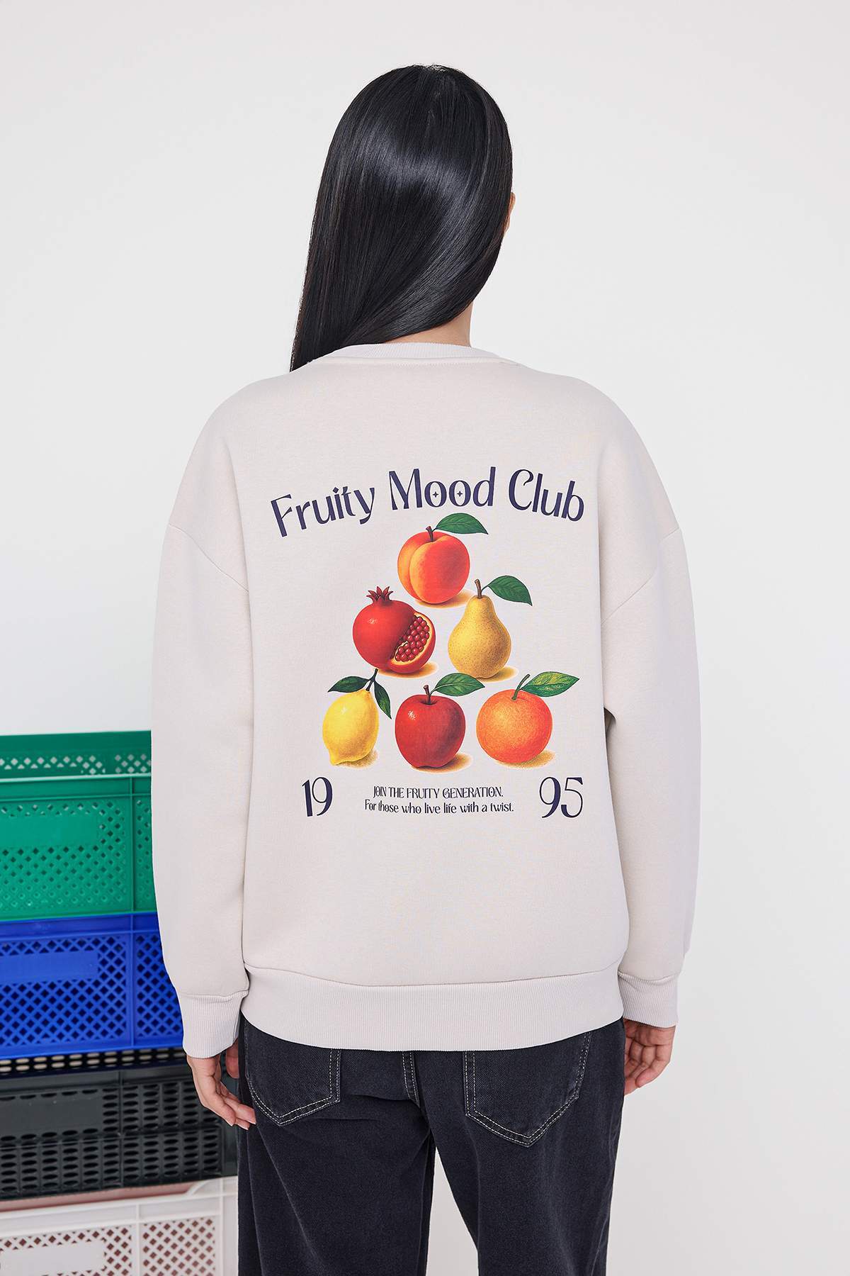 Trendyolmilla  Taş Sırt Baskılı Oversize/Geniş Kalıp Kalın İçi Polarlı Örme Sweatshirt TWOAW26SW00124 - Görsel 4