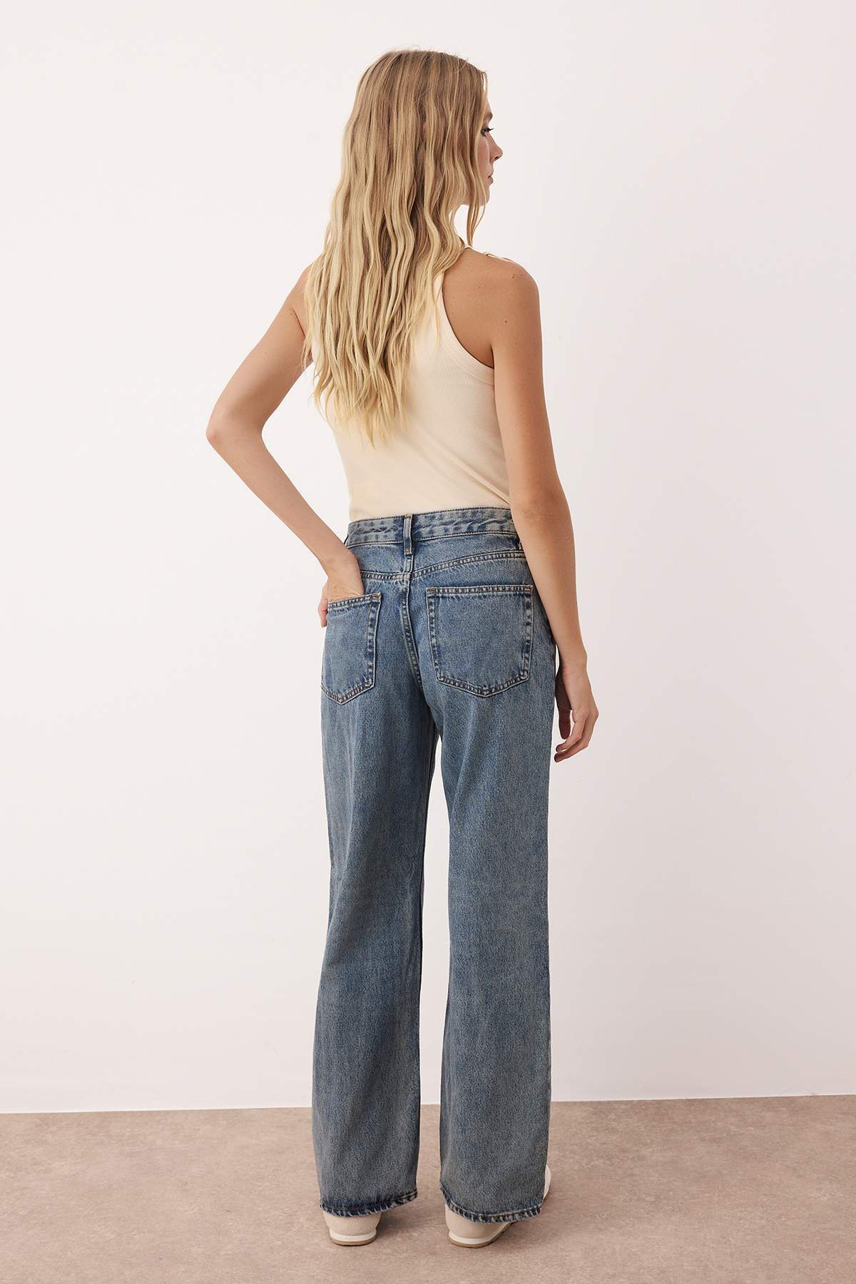 Trendyolmilla  Mavi Vintage Yıkama Normal Bel Wide Leg Jeans TWOAW26JE00186 - Görsel 4