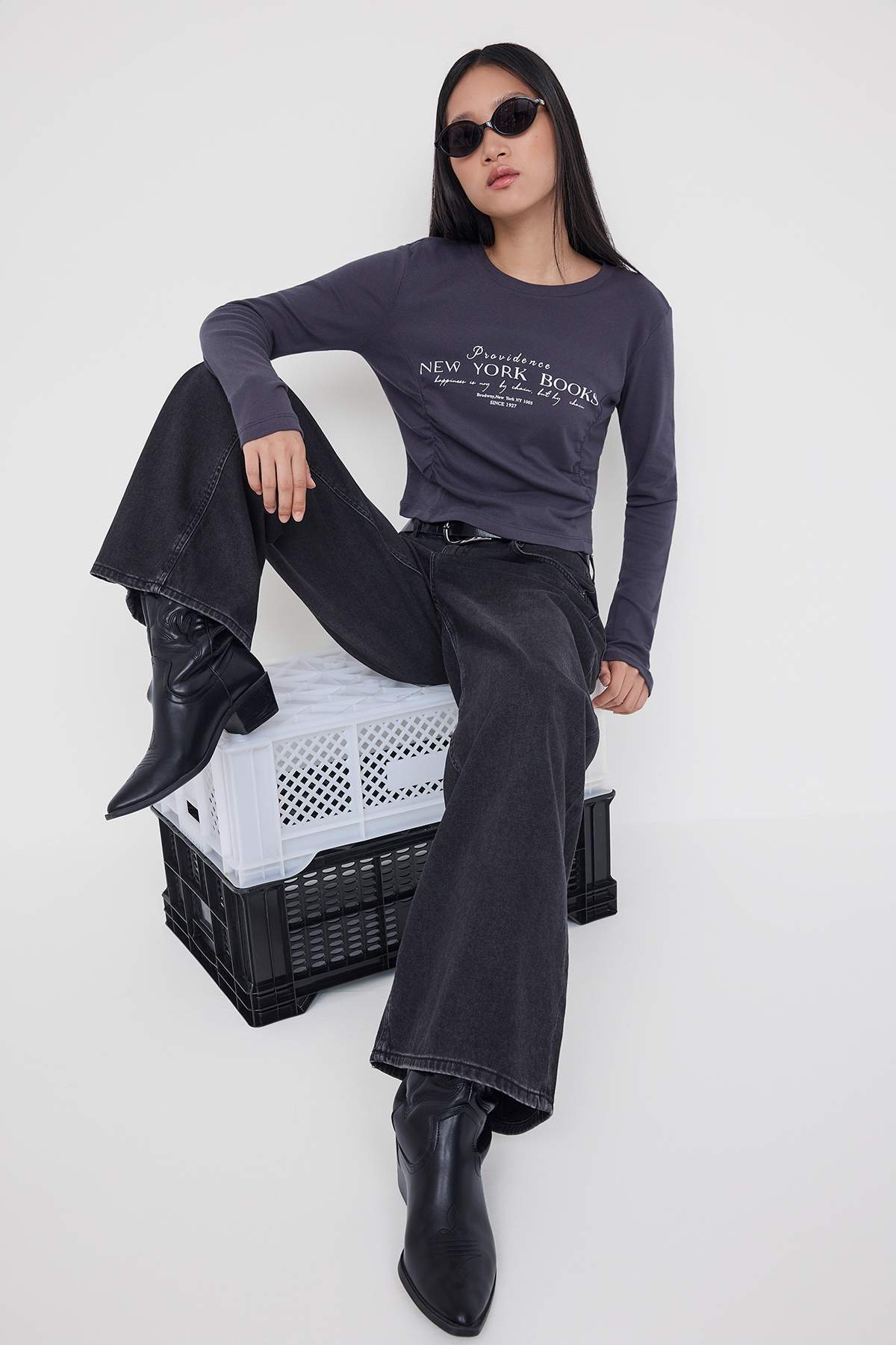 Trendyolmilla  Antrasit Slogan Baskılı Fitted/Vücuda Oturan Örme T-Shirt TWOAW26TS00017 - Görsel 2