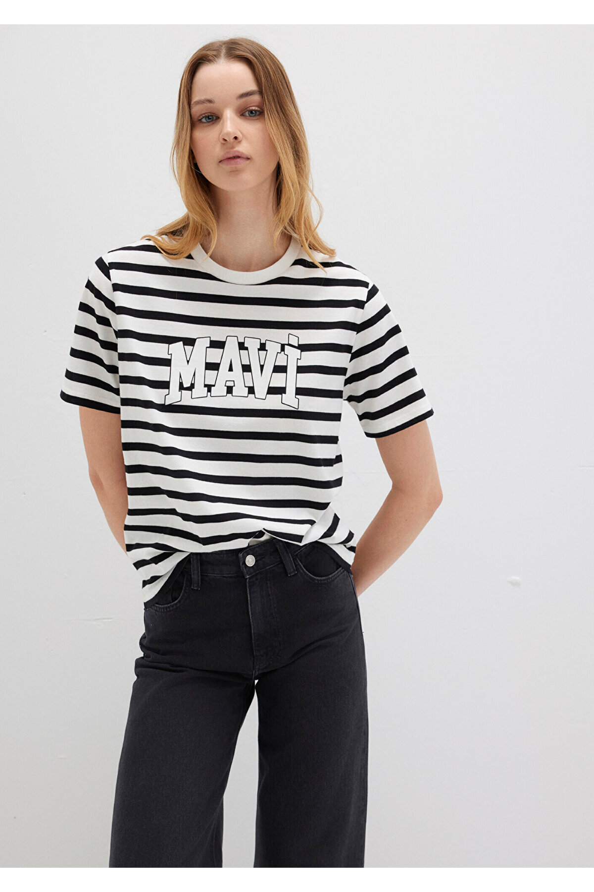 Mavi-Schwarz gestreiftes T-Shirt mit Logodruck, normale Passform / normaler Schnitt 1611360-84041 1