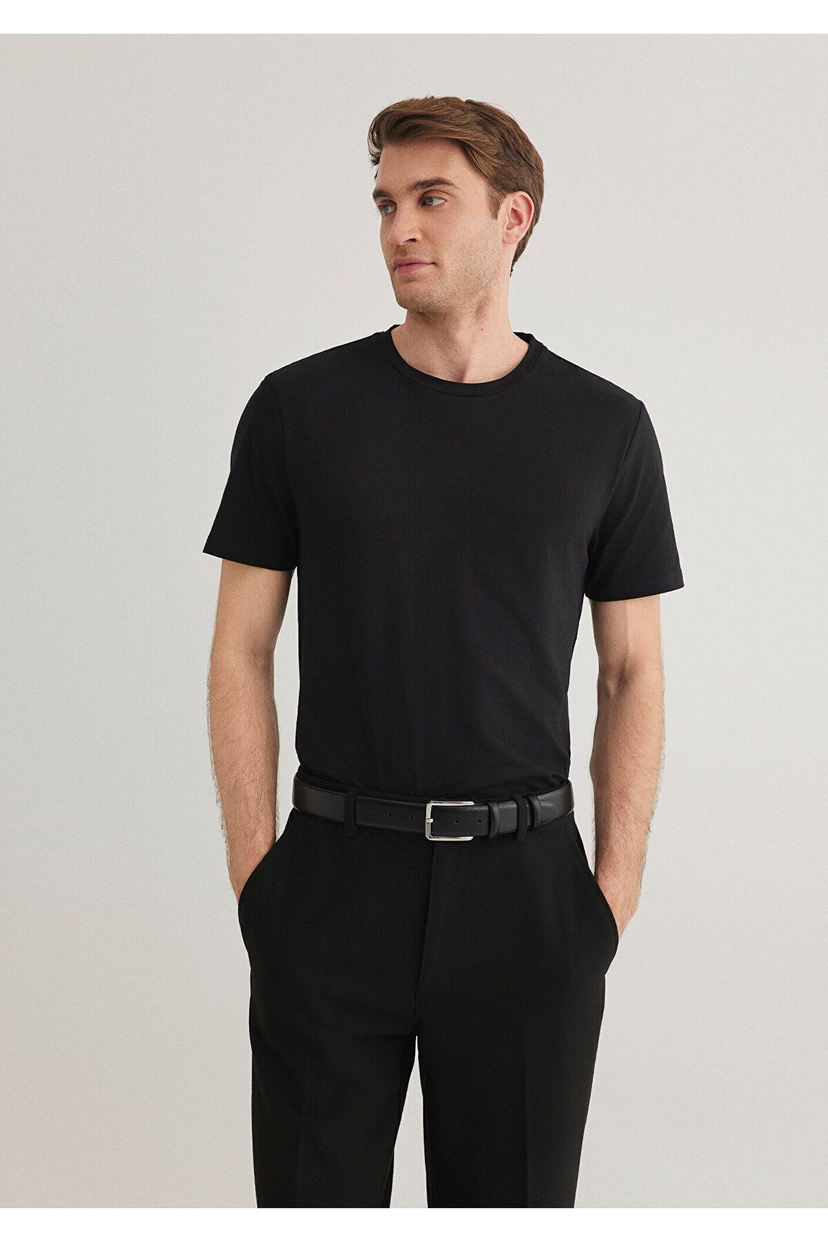Mavi-Schwarzes Stretch-Basic-T-Shirt mit tailliertem Schnitt 061747 -900 3