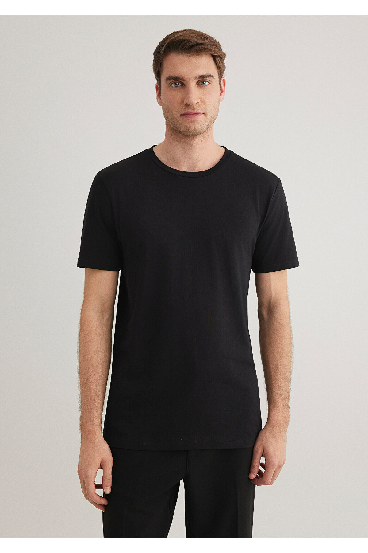 Mavi-Schwarzes Stretch-Basic-T-Shirt mit tailliertem Schnitt 061747 -900 4