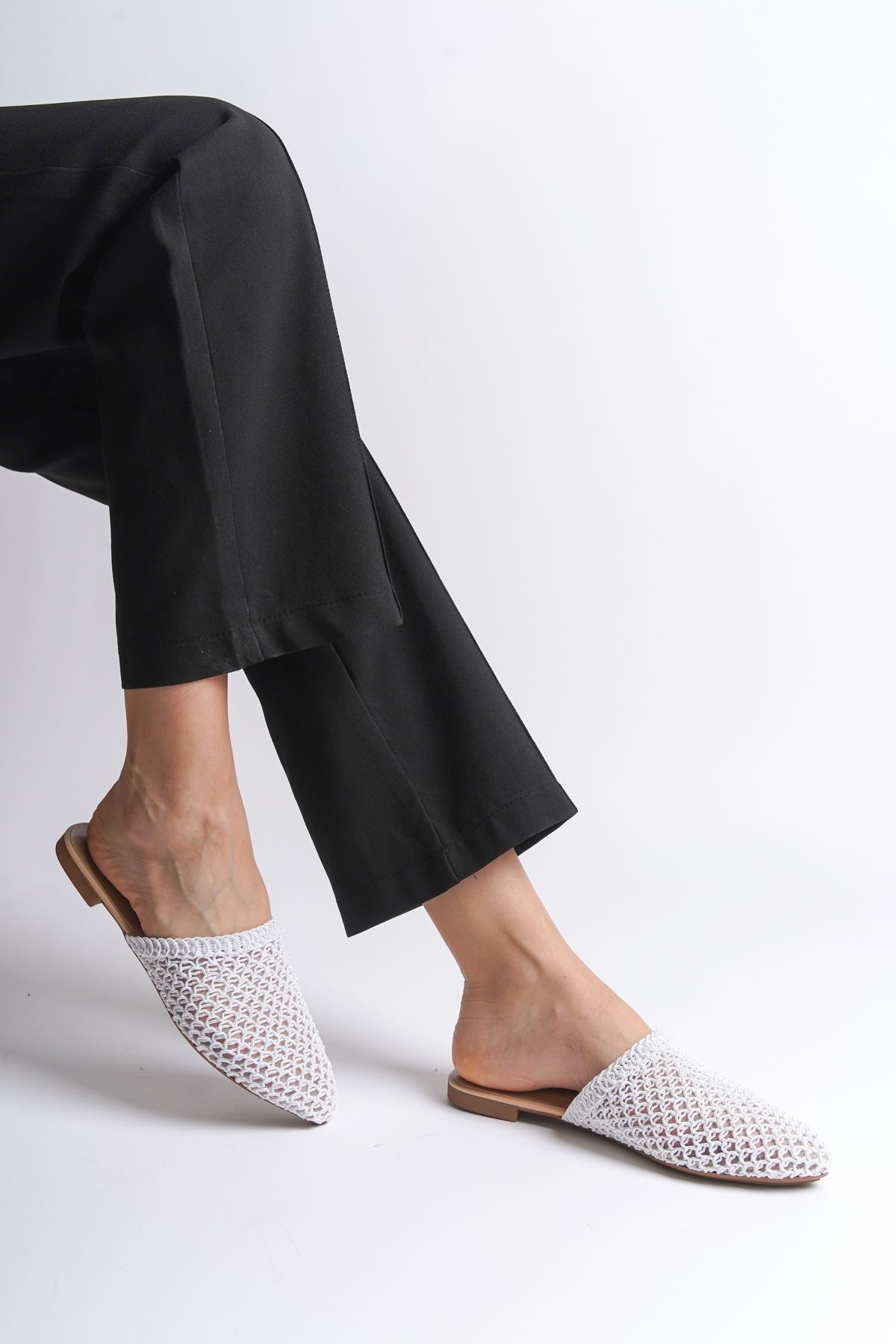 Capone Outfitters-Straw Pointed Toe Closed Women's Slippers 4