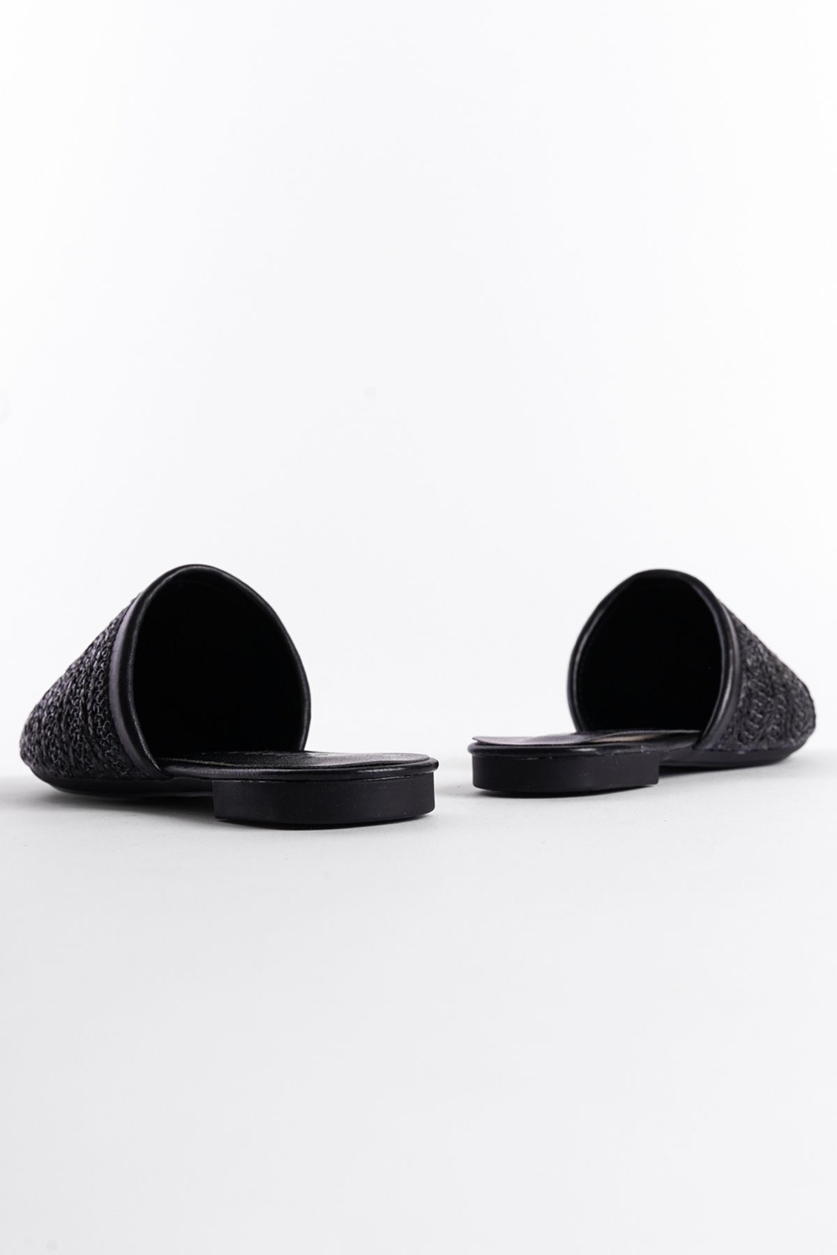 Capone Outfitters-Straw Pointed Toe Closed Women's Slippers 2