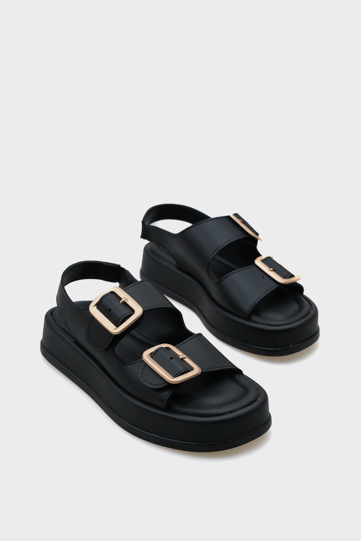 Capone Outfitters-Damensandalen mit Keilabsatz und doppelter Riemenschnalle 3