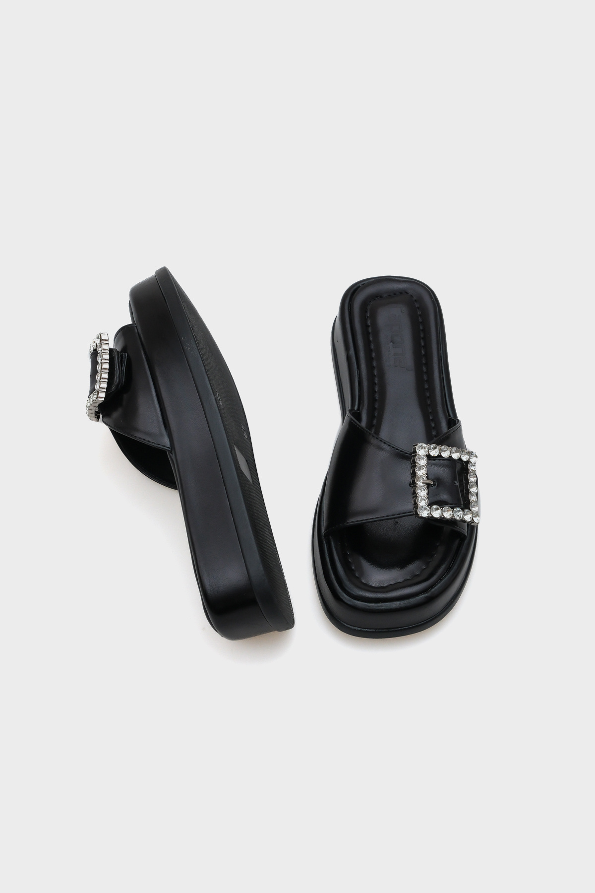 Capone Outfitters-Margi Damen-Hausschuhe mit Keilabsatz und einem Riemen, Steinschnalle, Metallic 4