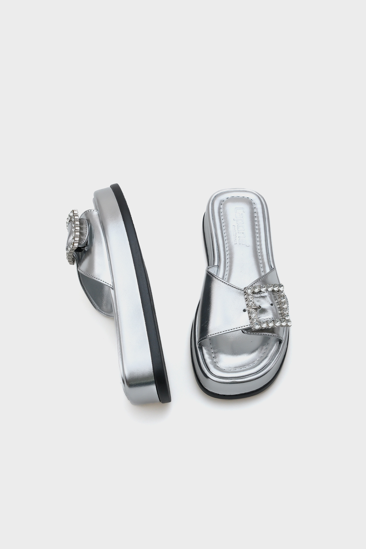 Capone Outfitters-Margi Damen-Hausschuhe mit Keilabsatz und einem Riemen, Steinschnalle, Metallic 3