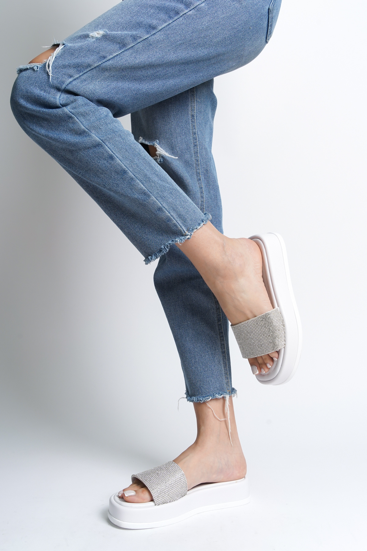 Capone Outfitters-Wedge Heeled Stoned Single Strap Women's Slippers 3