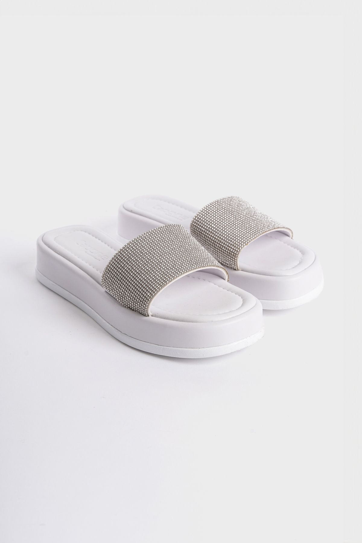 Capone Outfitters-Wedge Heeled Stoned Single Strap Women's Slippers 2