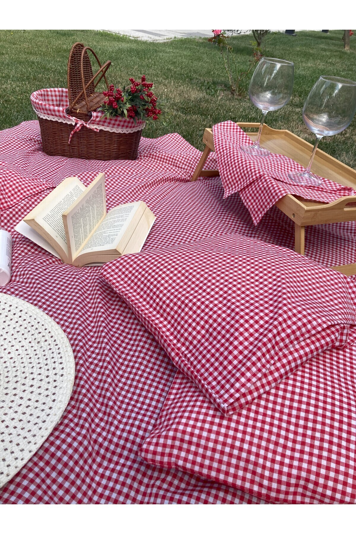 Divanest-Rattan Covered Basket and 4 Cushions Red Pitikare Picnic Set Cover (Service Table Is Not Included.) 3