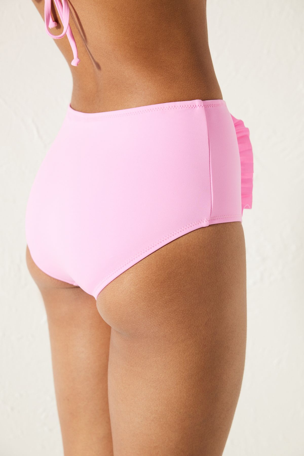 Penti-Rosa Bikinihose mit hoher Taille und Rüschen 4