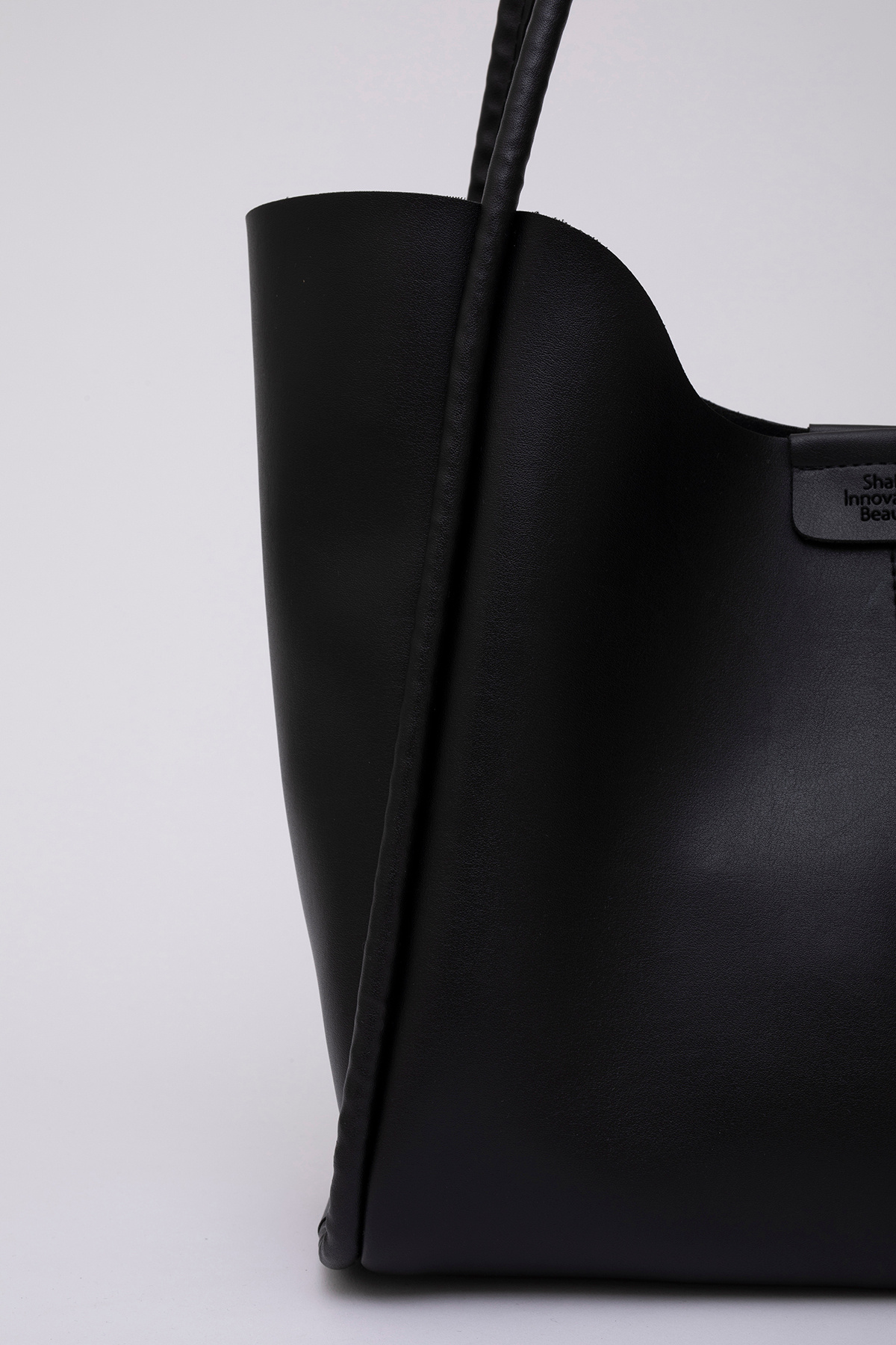 Shaka Siyah Shk76 Çıtçıtlı Fitil Askılı Suni Deri Makyaj Çantalı Büyük Boy Kadın El ve Omuz Çantası fotoğrafı 7 (önizleme)