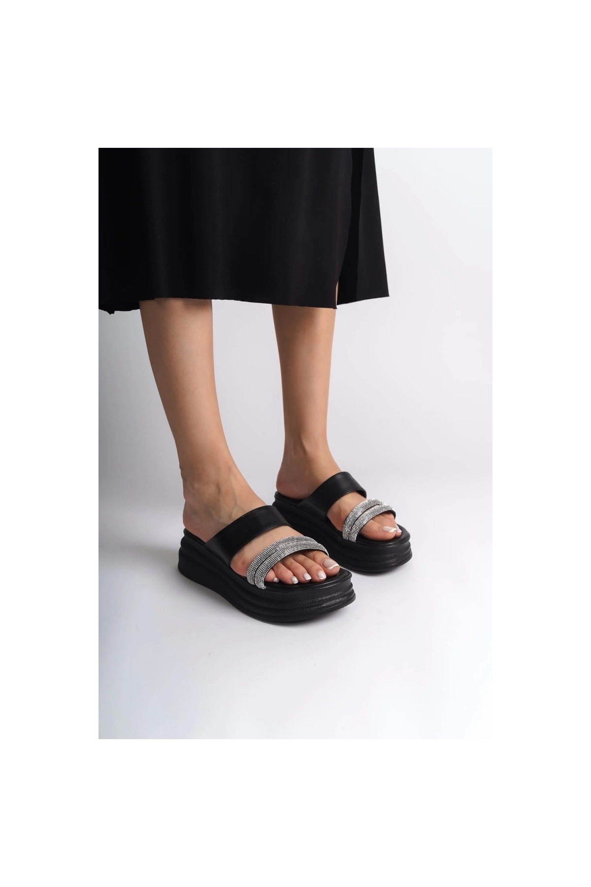 Genel Markalar Şık ve Rahat Siyah Düz Topuklu Taşlı Terlik